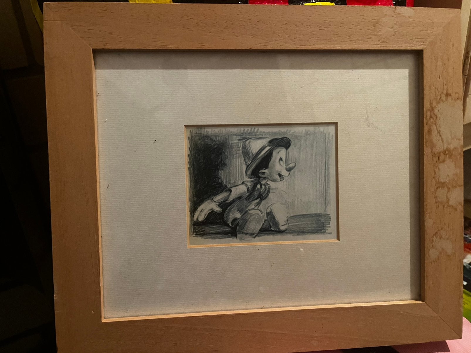 Disneyland pentekening van Pinokkio, Ophalen, Achter glas