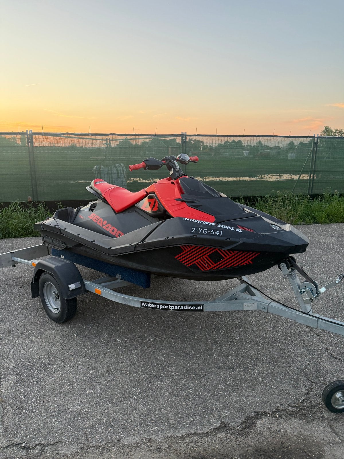 SeaDoo Spark Trixx 2022 met trailer 48 uur, Ophalen, Zo goed als nieuw, Benzine, 70 tot 120 pk