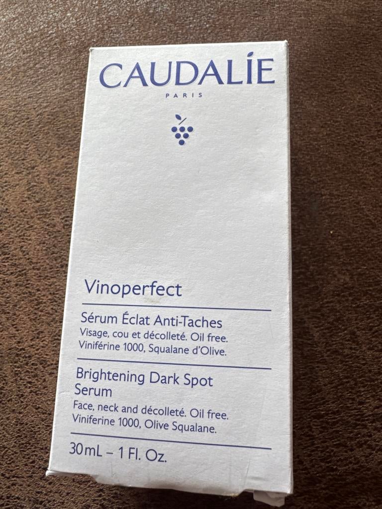 Caudalie Vinoperfect Brightening Dark Spot Serum 30ml, Sieraden, Tassen en Uiterlijk, Uiterlijk | Gezichtsverzorging, Ophalen of Verzenden