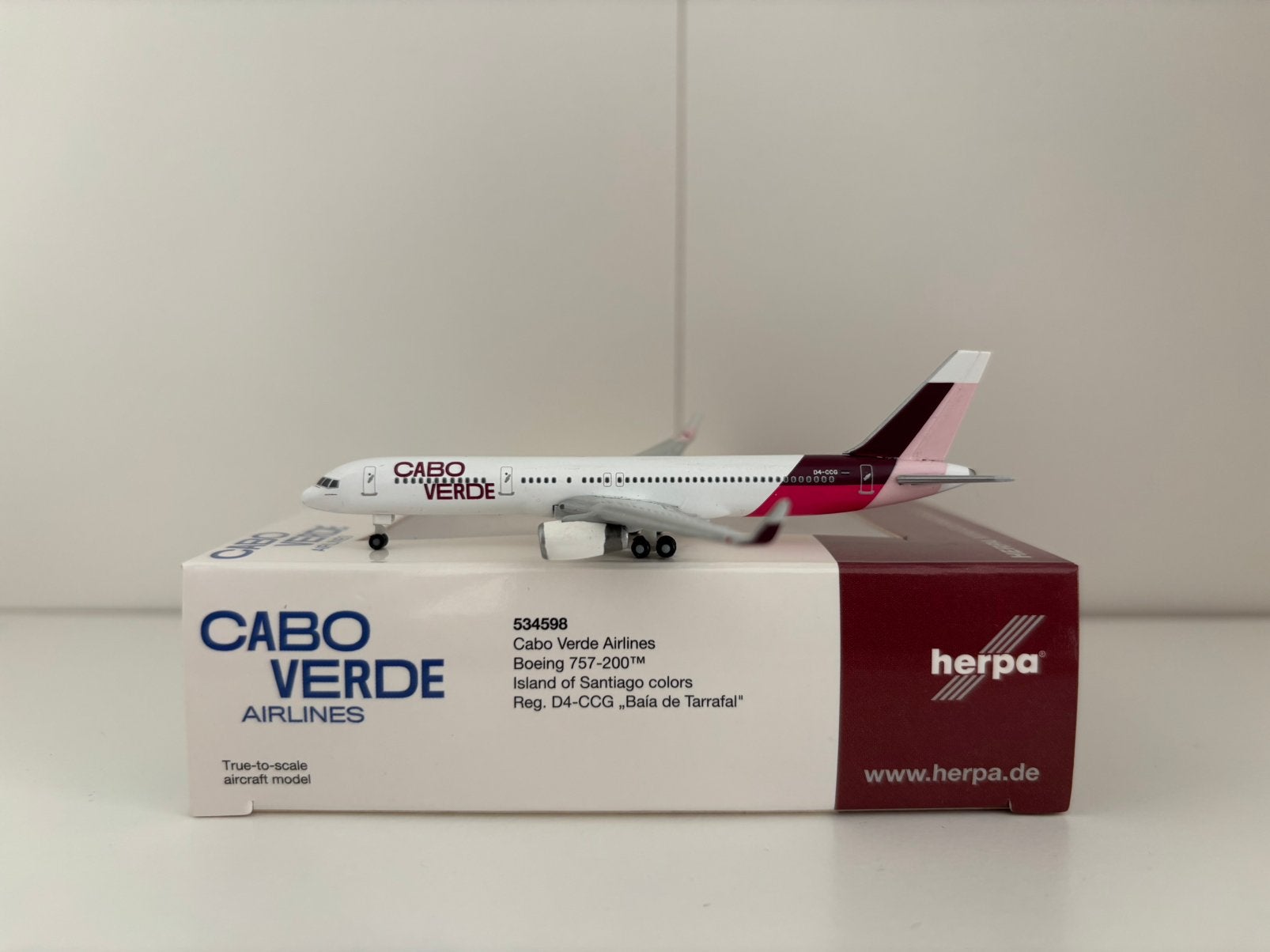 Herpa 534598 Cabo Verde Airlines Boeing 757-200 1:500, Ophalen of Verzenden, Zo goed als nieuw, Schaalmodel