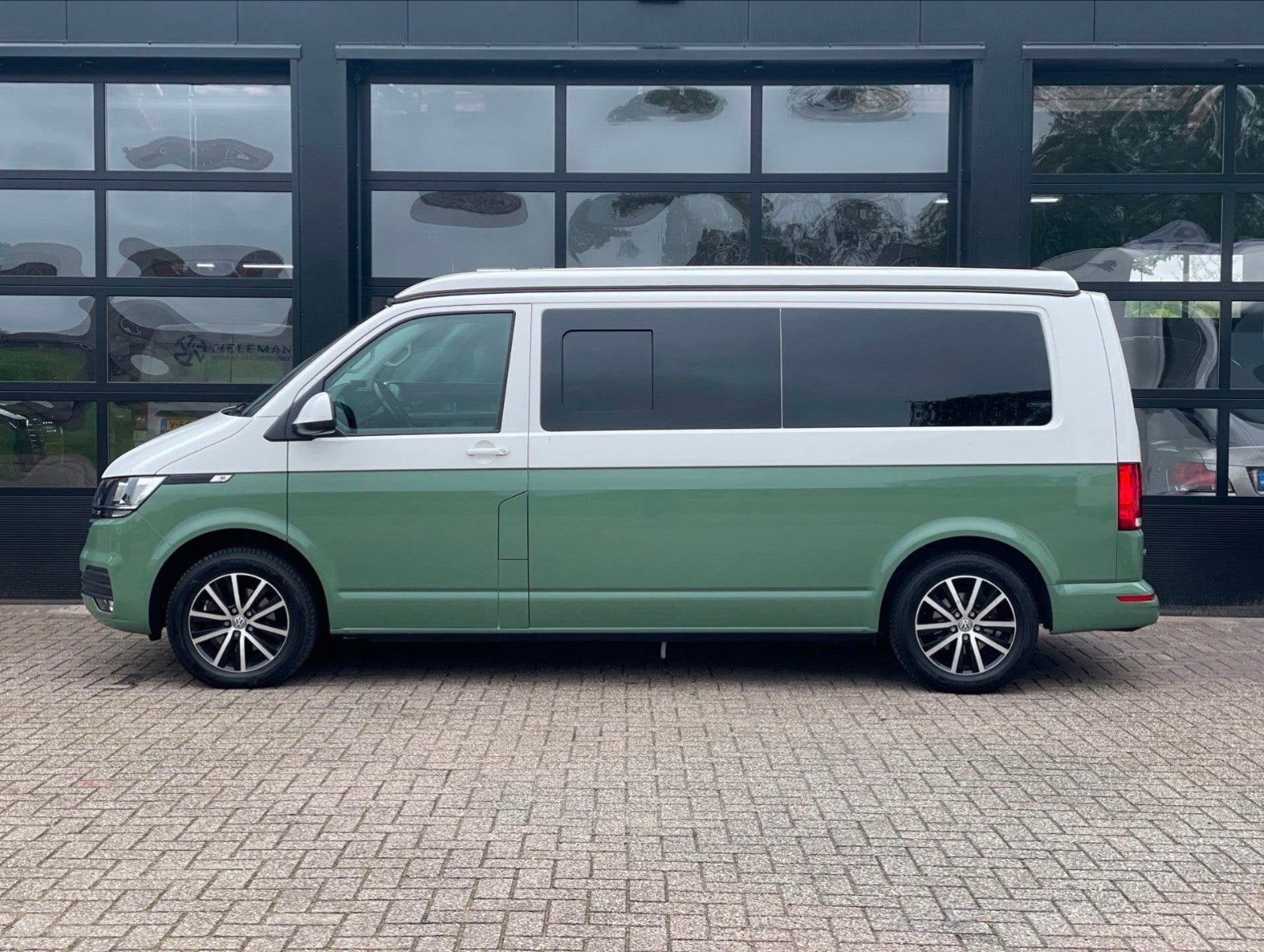 VW Transporter T6 Camper 2020 - Offgrid!, Overige merken, Vast bed, Omvormer of Lader, Tot en met 3