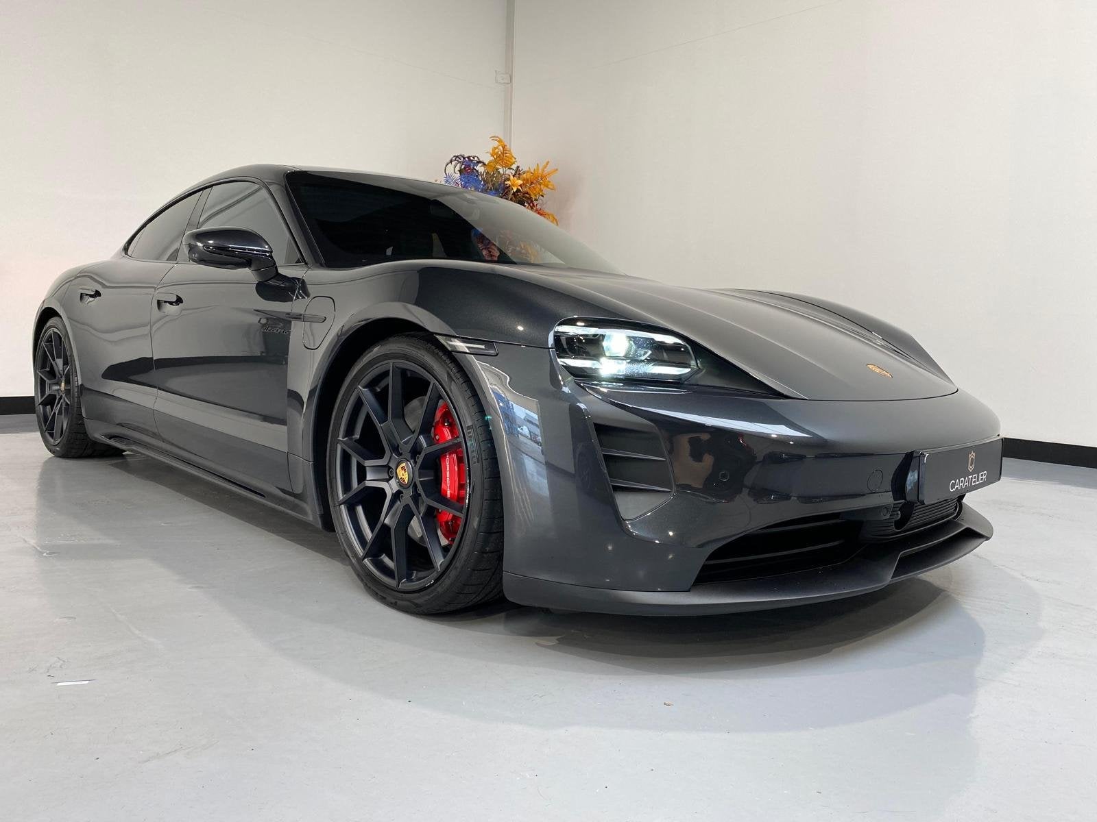 Porsche Taycan GTS 93 kWh (bj 2022, automaat), Auto's, Automaat, Verwarmde buitenspiegels, 4 stoelen, Leder