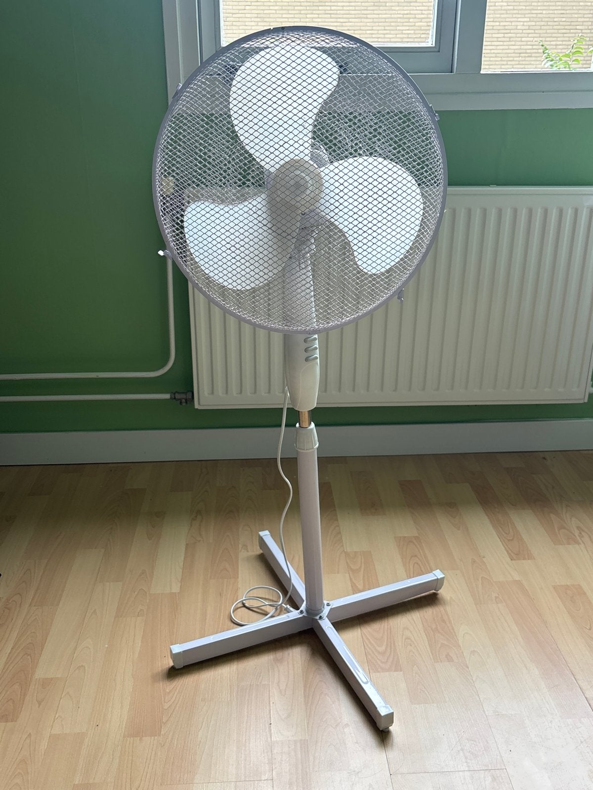 Witte Statiefventilator