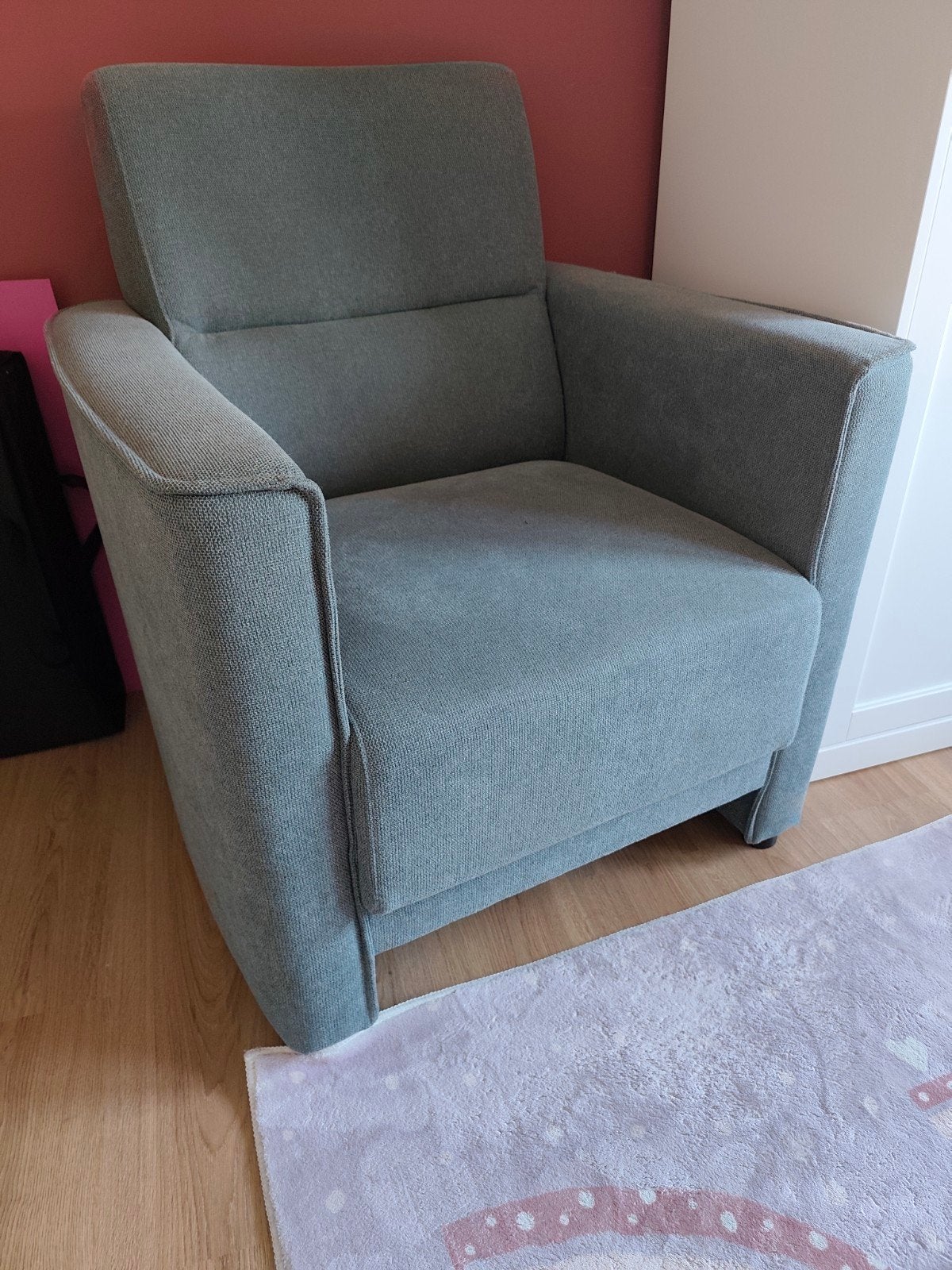 Groengrijze fauteuil van Budget Home Store, Ophalen, 75 tot 100 cm, Zo goed als nieuw, Stof
