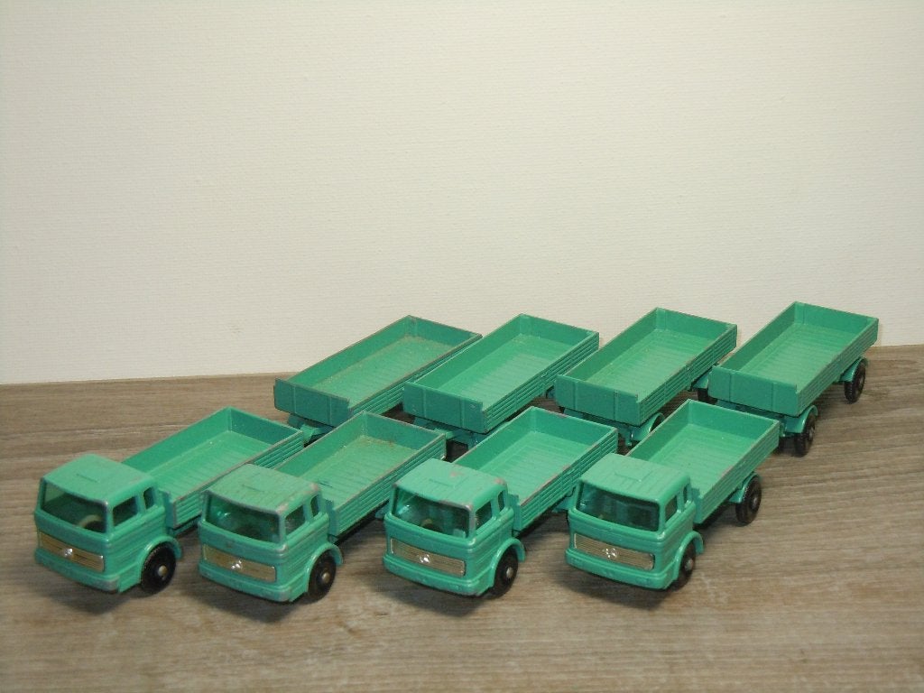 4x Mercedes Truck with Trailer - Matchbox 1, Hobby en Vrije tijd, Modelauto's | Overige schalen, Gebruikt, Bus of Vrachtwagen