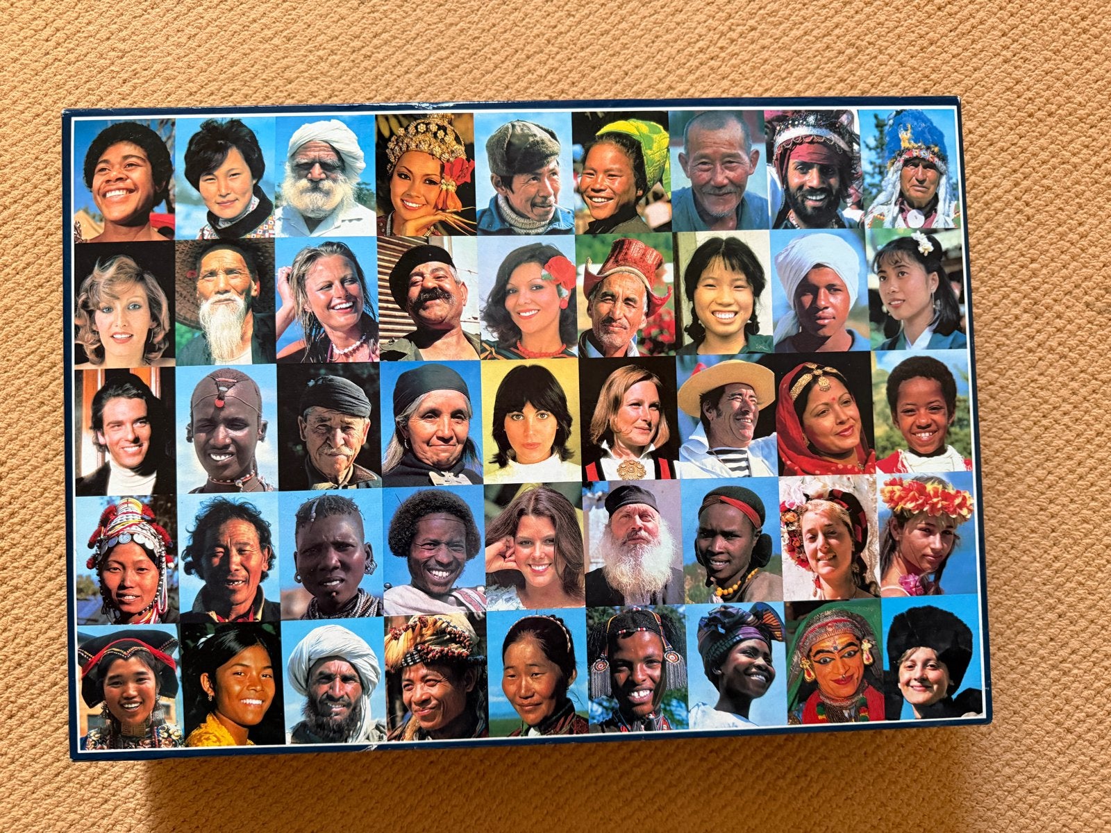 5000 Stukjes Legpuzzel 'Happy Faces' - Gebruikt, Een of twee spelers, Ophalen of Verzenden, Gebruikt