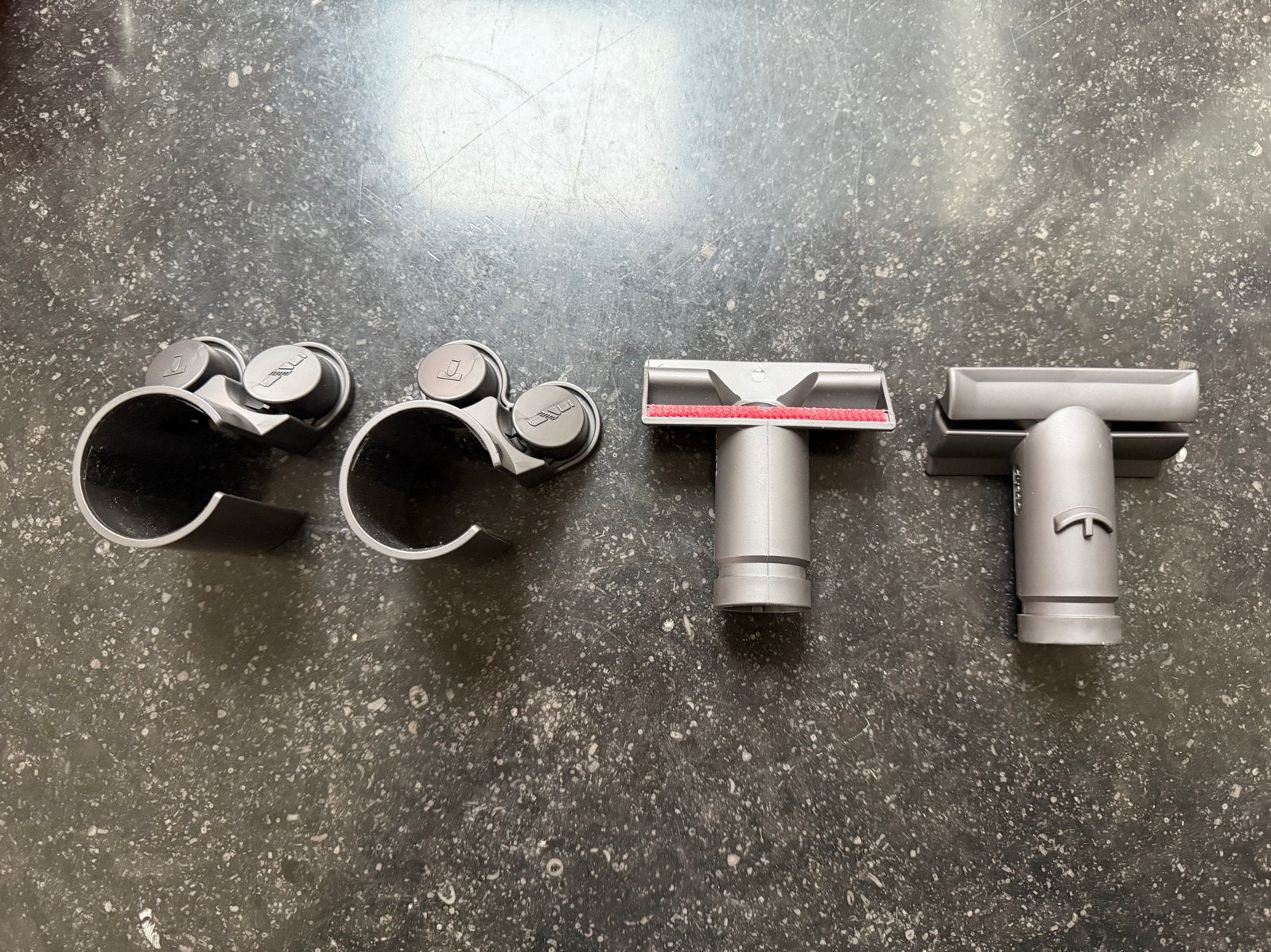 Dyson DC33 accessoires: borstels en klemmen, Ophalen of Verzenden, Gebruikt
