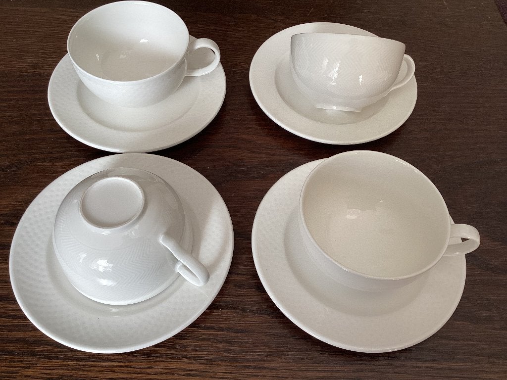 4 Thee-kopjes thee-kop met schotel effen wit porselein, Ophalen, Klassiek, Zo goed als nieuw, Kop(pen) en/of Schotel(s)