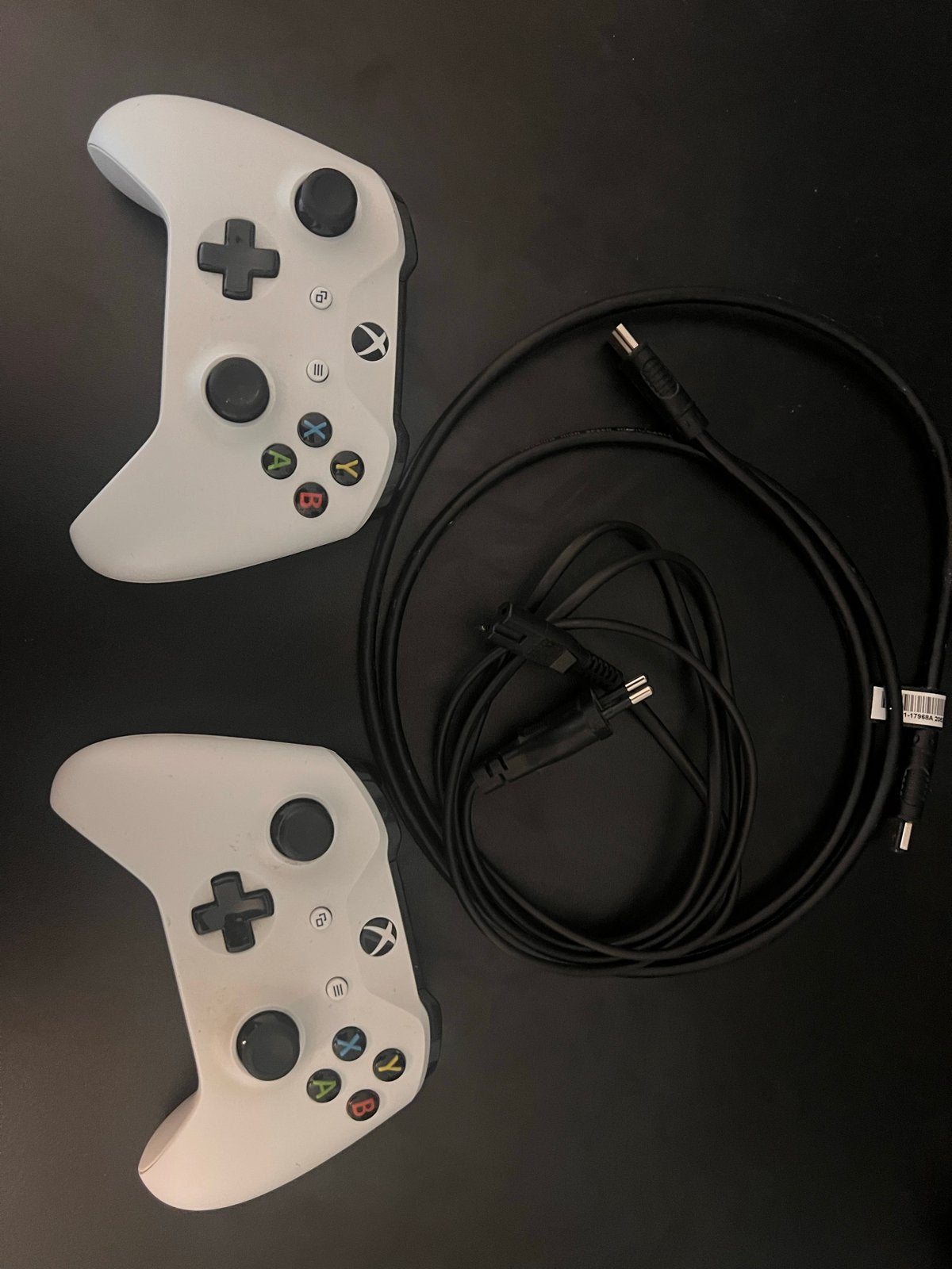 Xbox One S Console met 2 controllers en kabels, Ophalen, Gebruikt