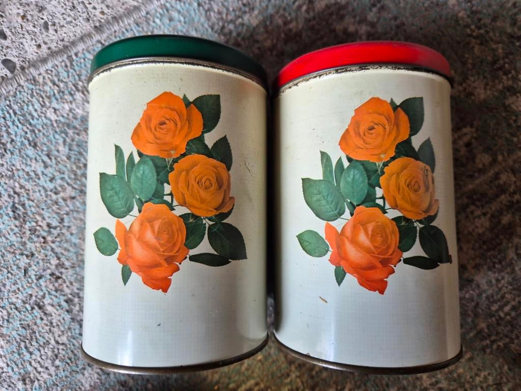 Twee vintage Tomado blikken met rozenprint, Verzamelen, Blikken, Ophalen of Verzenden, Gebruikt, Overige, Overige merken