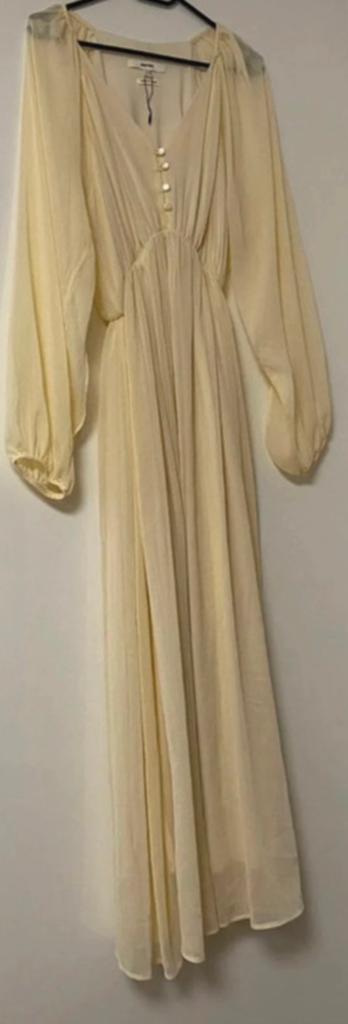 Lichtgele jurk met lange mouwen maat 42 (nieuw), Kleding | Dames, Jumpsuits, Ophalen of Verzenden, Nieuw
