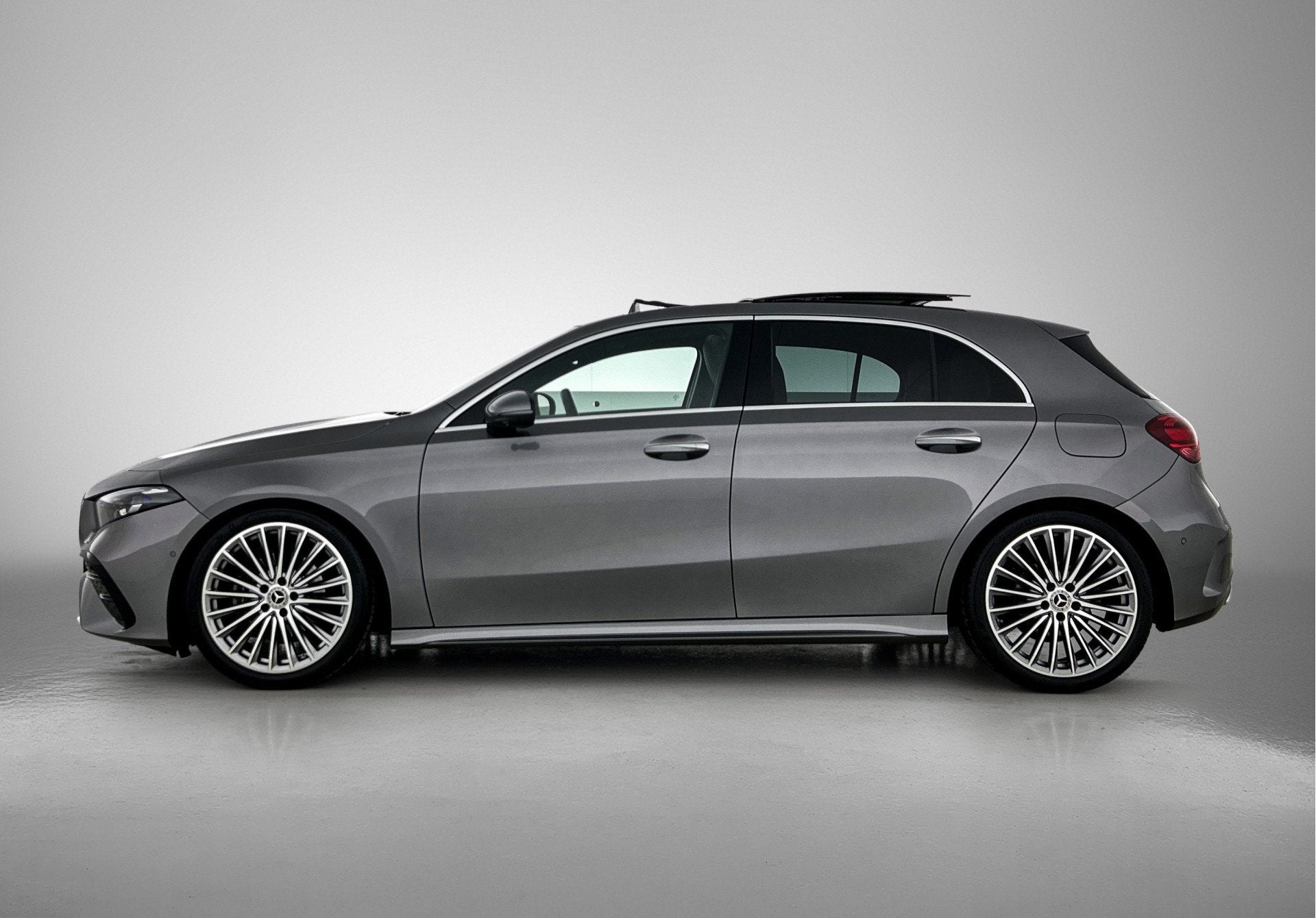 Mercedes-Benz A-Klasse 180 AMG Line | AMG-Line interieur | A, Auto's, 12 maanden, Gebruikt, 4 cilinders, Origineel Nederlands