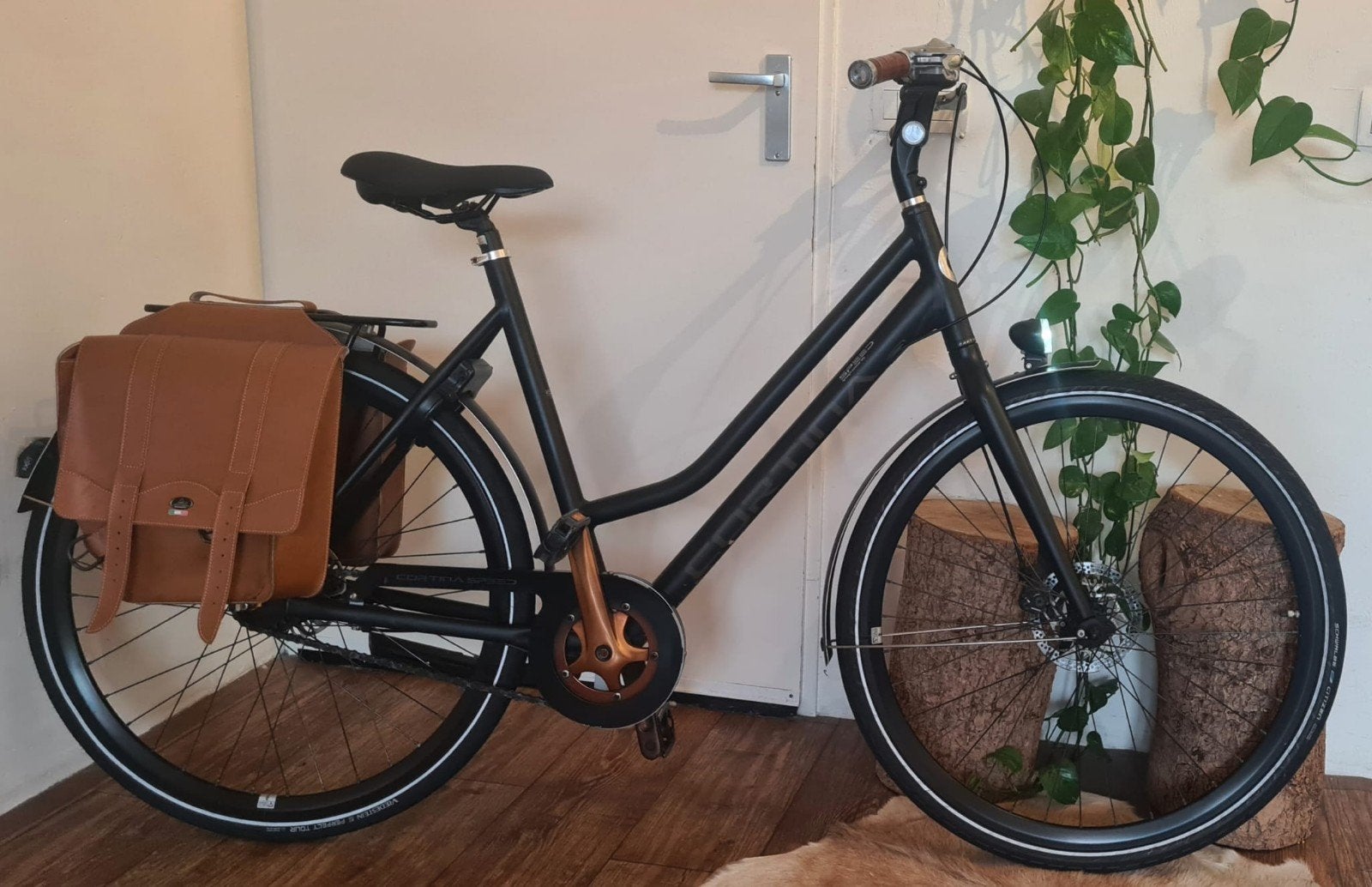 Matzwarte CORTINA type SPEED Damesfiets || Nexus 8-speed, 56 cm of meer, Zo goed als nieuw, Schijfrem, Ophalen