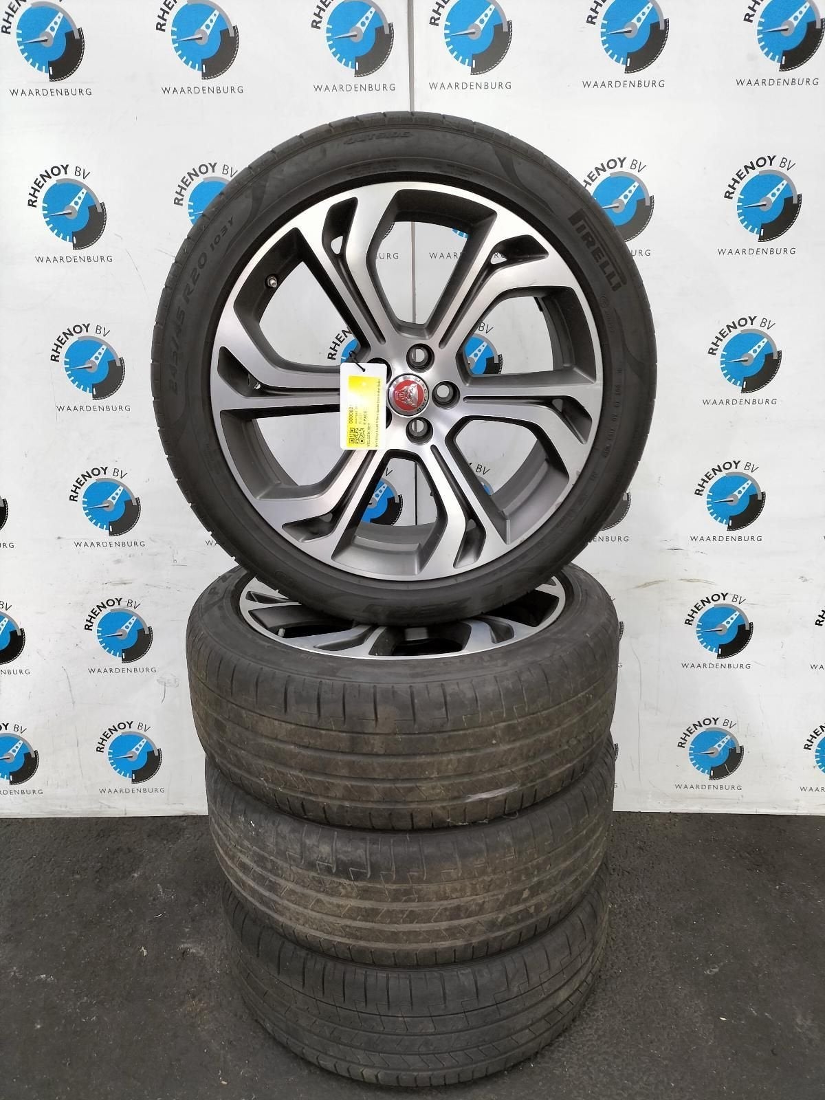 Jaguar E-pace 2017 Zomerset Pirelli 245/45 20 J9C3-1007-LA, -, -, Banden en Velgen, Ophalen of Verzenden