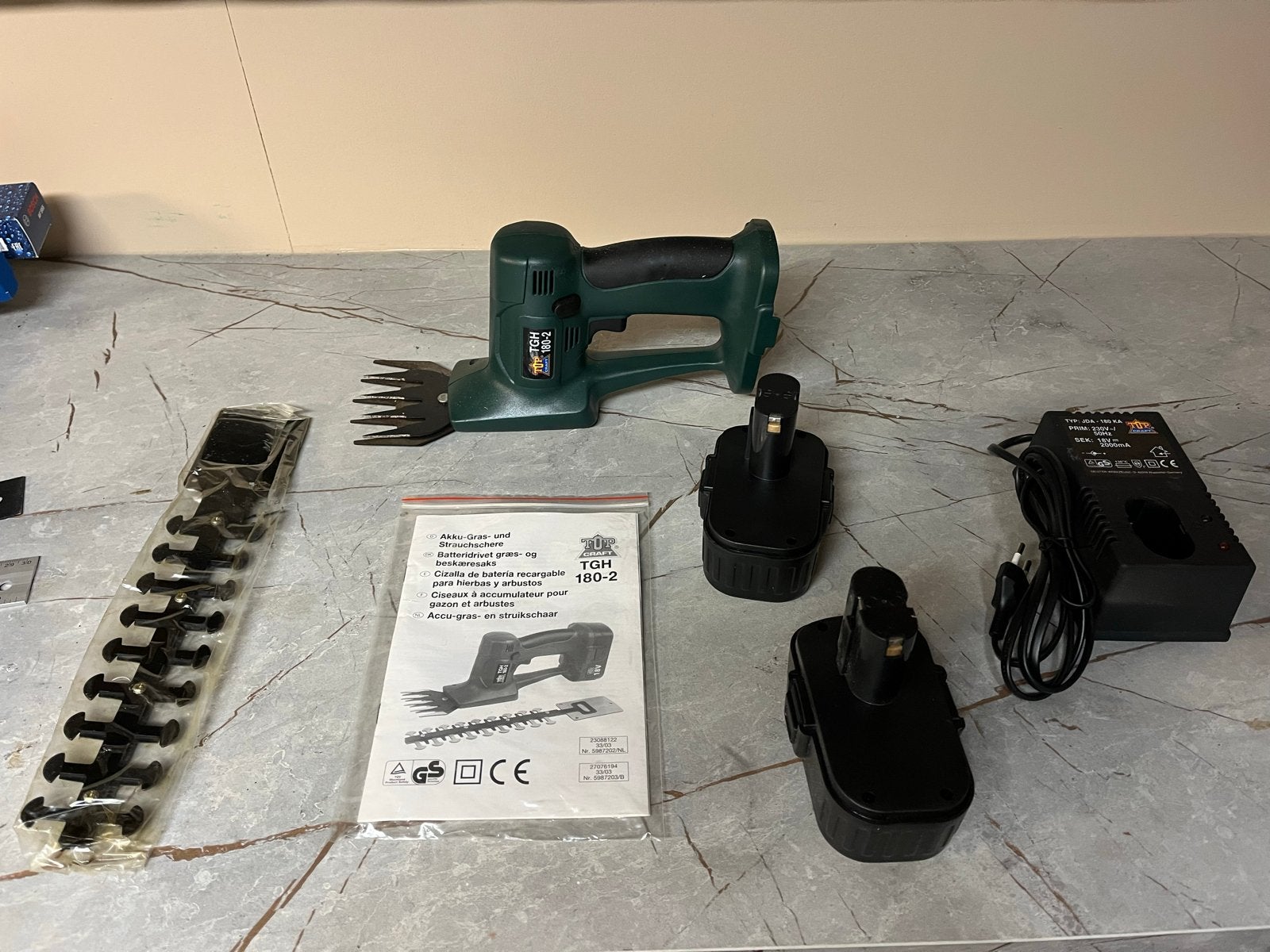 TOP CRAFT TGH 180-2 Heggenschaar Set met 2 Accu's en Koffer, Ophalen of Verzenden, Gebruikt, Accu