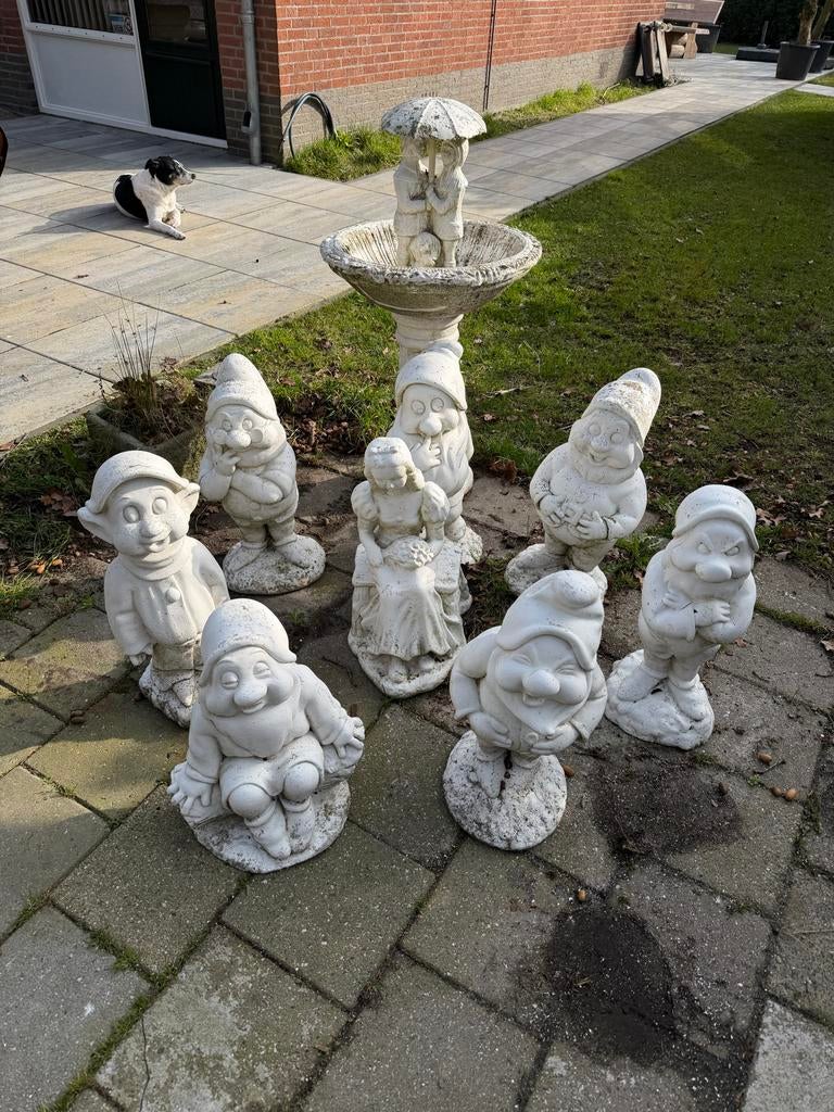Betonnen Tuinbeelden: Sneeuwwitje, 7 Dwergen & Fontein, Tuin en Terras, Tuinbeelden, Ophalen of Verzenden, Gebruikt, Beton, Tuinkabouter