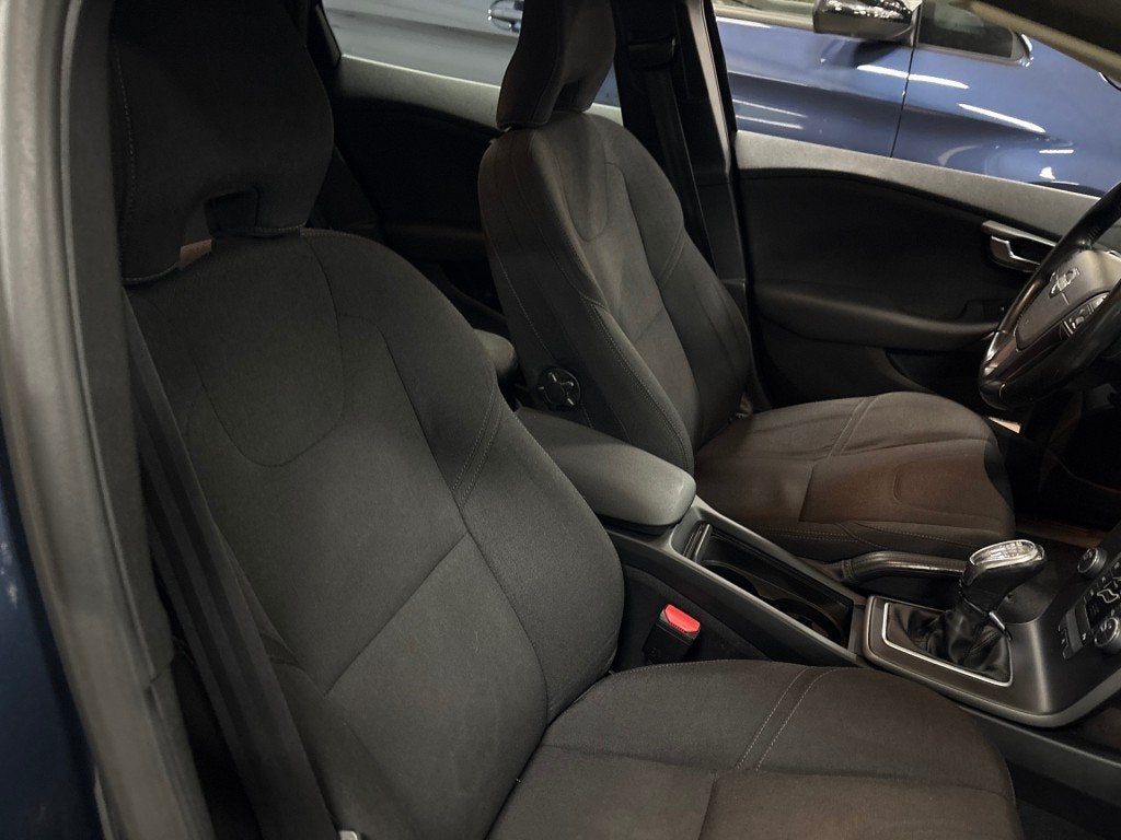 Volvo V40 1.6 D2 Verkoop alleen aan handel en of export geen, Voorwielaandrijving, Euro 5, 28 km/l, Gebruikt