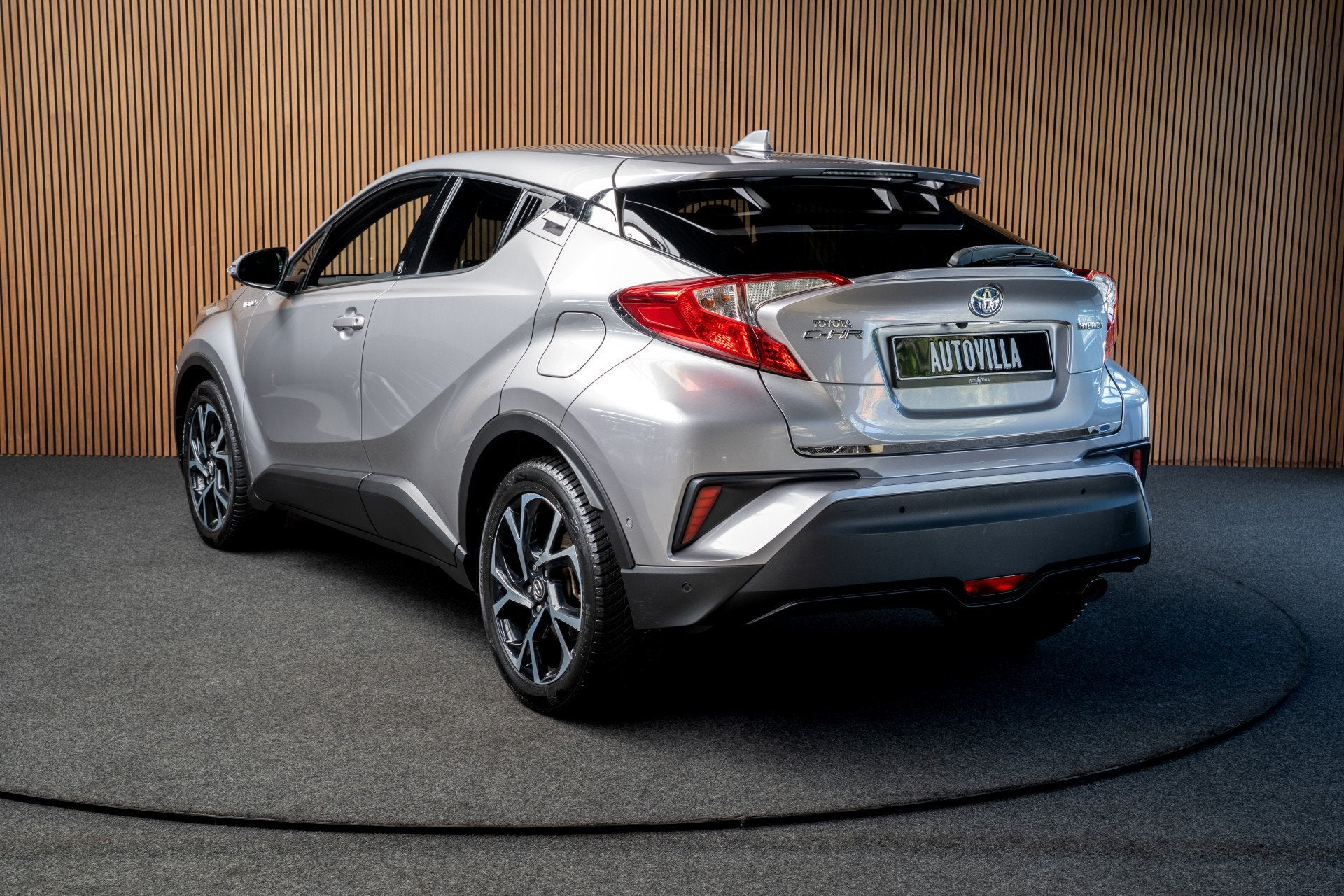 Toyota C-HR 1.8 Hybrid Dynamic Sport (bj 2019, automaat), Gebruikt, 4 cilinders, Origineel Nederlands, Bedrijf