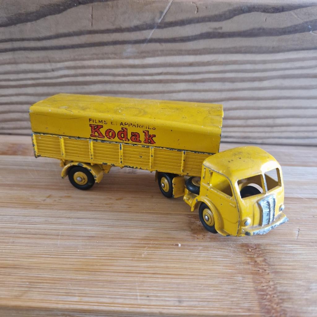 DINKY TOYS  panhard movic Kodak, Ophalen of Verzenden, Zo goed als nieuw, Bus of Vrachtwagen, Dinky Toys