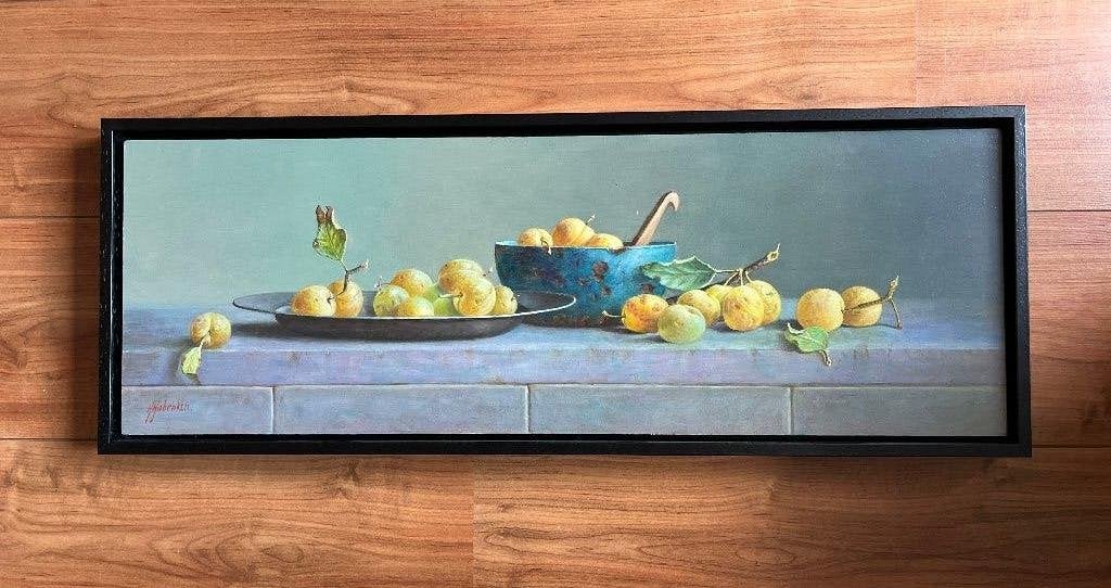 Schilderij pruimen in een schaal en op tafel. Hans Habraken., Antiek en Kunst, Kunst | Schilderijen | Klassiek, Paneel, Realistisch
