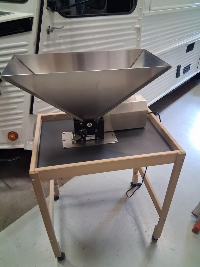 Schrootmolen mattmill mmbr 220 volt, Ophalen of Verzenden, Zo goed als nieuw