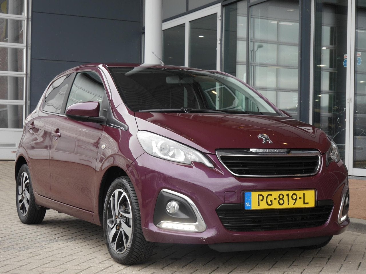Peugeot 108 1.2 Puretech Allure Lichtmetalen velgen | Getint, Auto's, Gebruikt, 1199 cc, Start-stop-systeem, 23 km/l