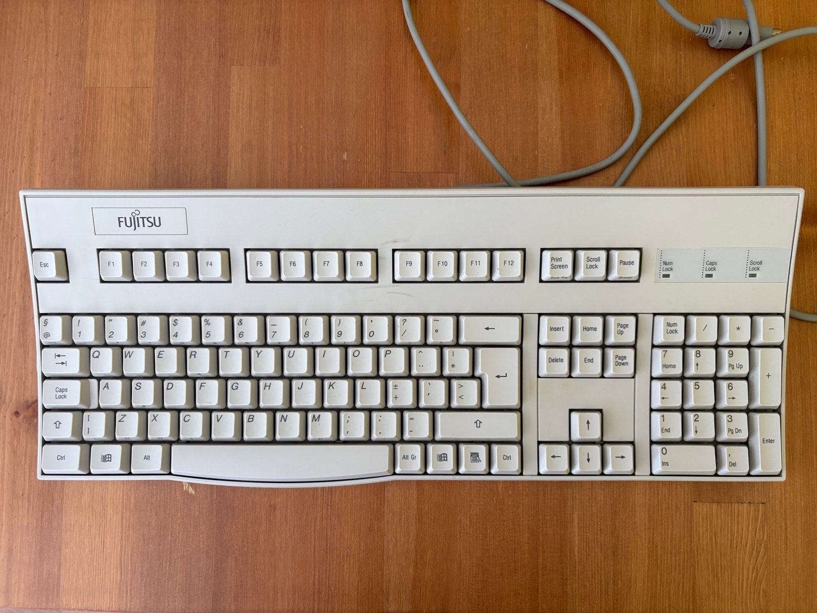 VINTAGE FUJITSU toetsenbord model: E105 P/N: PK040678, PS2., Gebruikt, Ophalen of Verzenden, Qwerty, Numeriek gedeelte