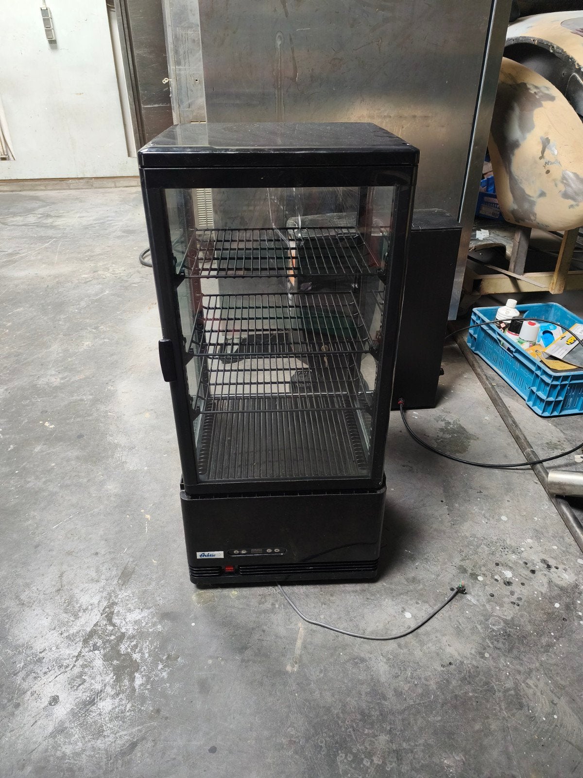 Blikjes koeling voor frisdrank horeca restaurant snackbar, Zonder vriesvak, Minder dan 45 cm, 200 liter of meer, Zo goed als nieuw