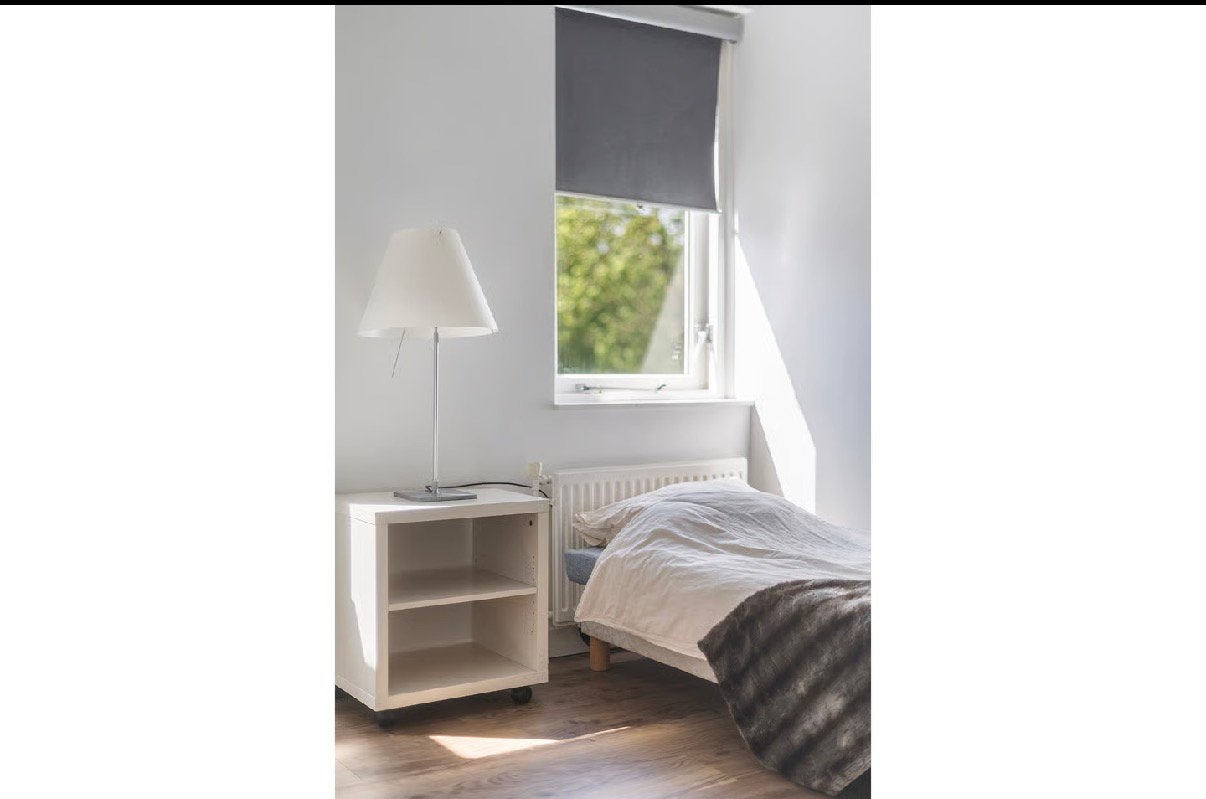 Eenpersoons bed met nachtkastje en dekbed!, Ophalen, Zo goed als nieuw, Eenpersoons