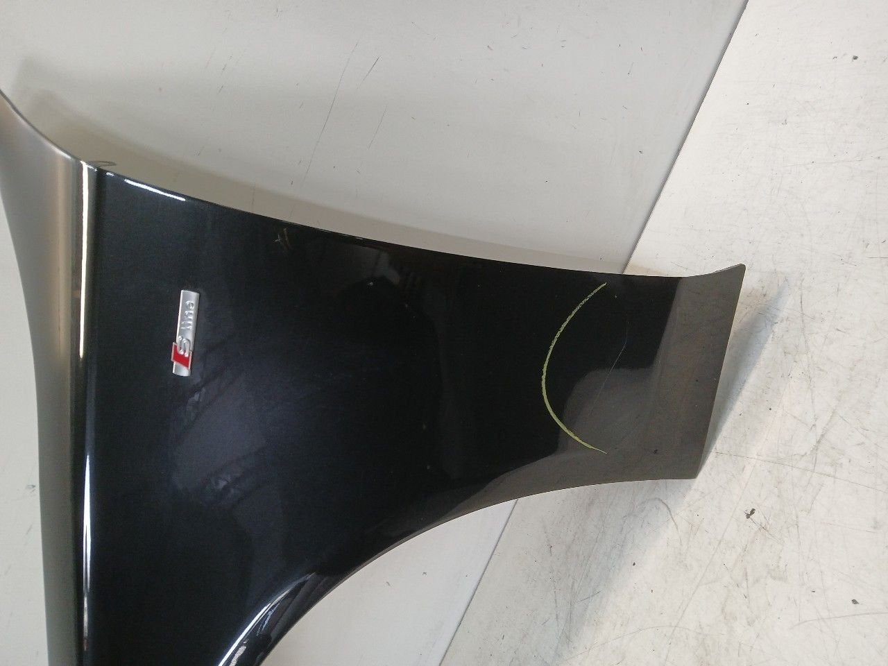 Spatbord links voor Audi A4, Onderdelen@venauto.nl, Van der Ven Autorecycling B.V., Gebruikt, Ettenseweg 76, 4706 PB Roosendaal, The Netherlands