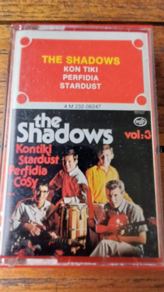 The Shadows - Vol. 3 (1981) Originele Cassette, Gebruikt, Ophalen of Verzenden, Origineel, Met bewaardoos, rek of koffer