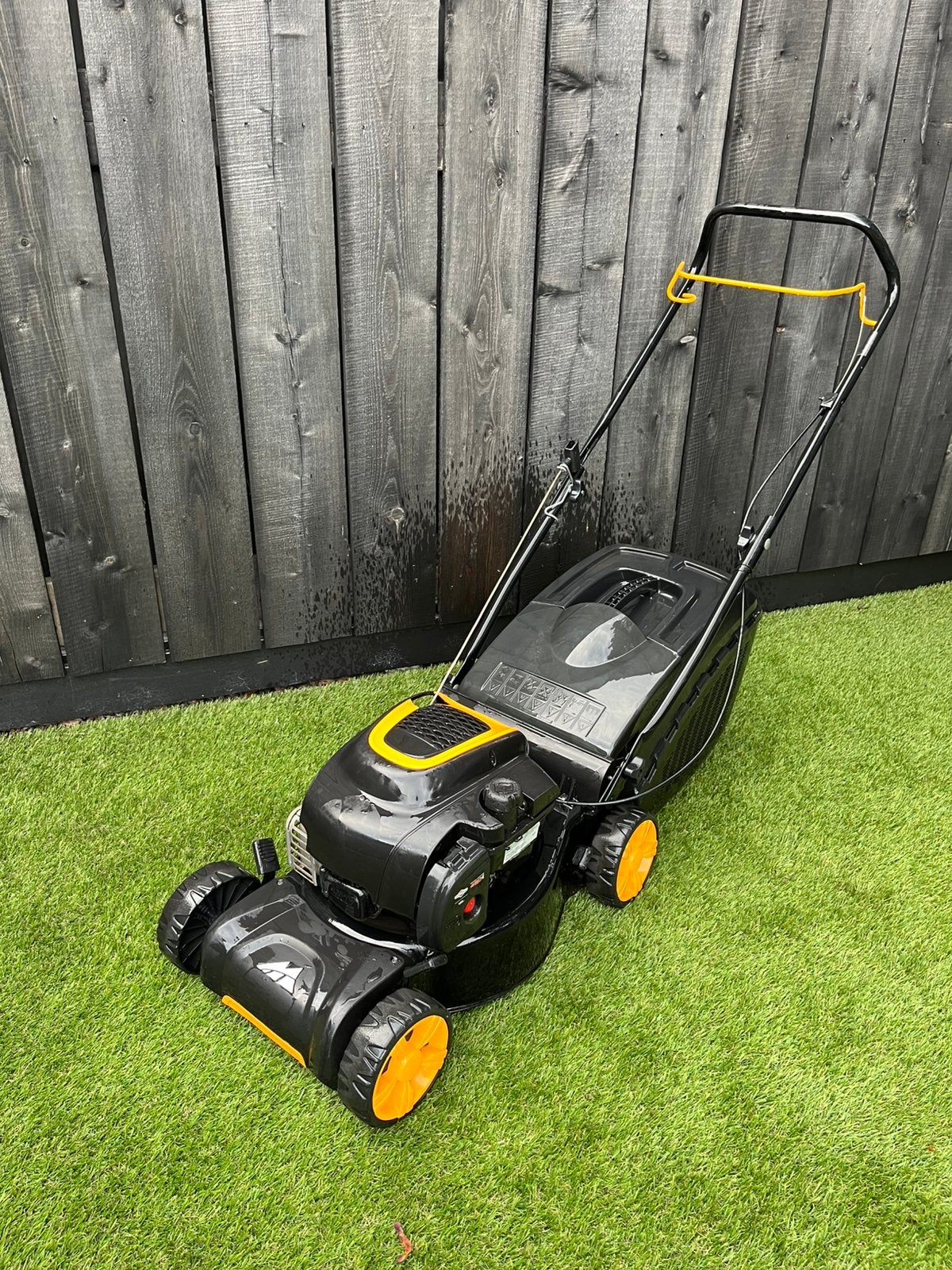 Husqvarna grasmaaier nette staat, Ophalen, Cirkelmaaier, Zo goed als nieuw, Opvangbak