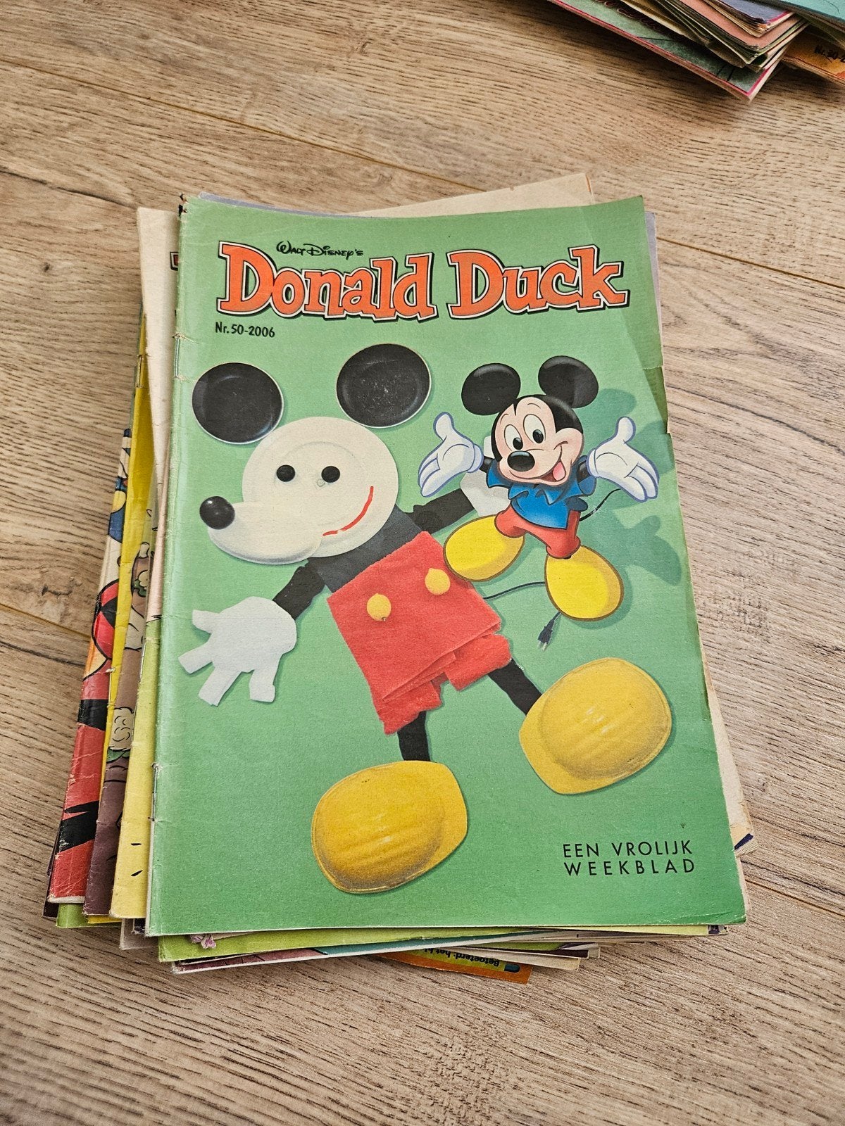 23 Donald Duck weekbladen uit 2006, Boeken, Gelezen, Walt Disney, Ophalen of Verzenden, Meerdere stripboeken