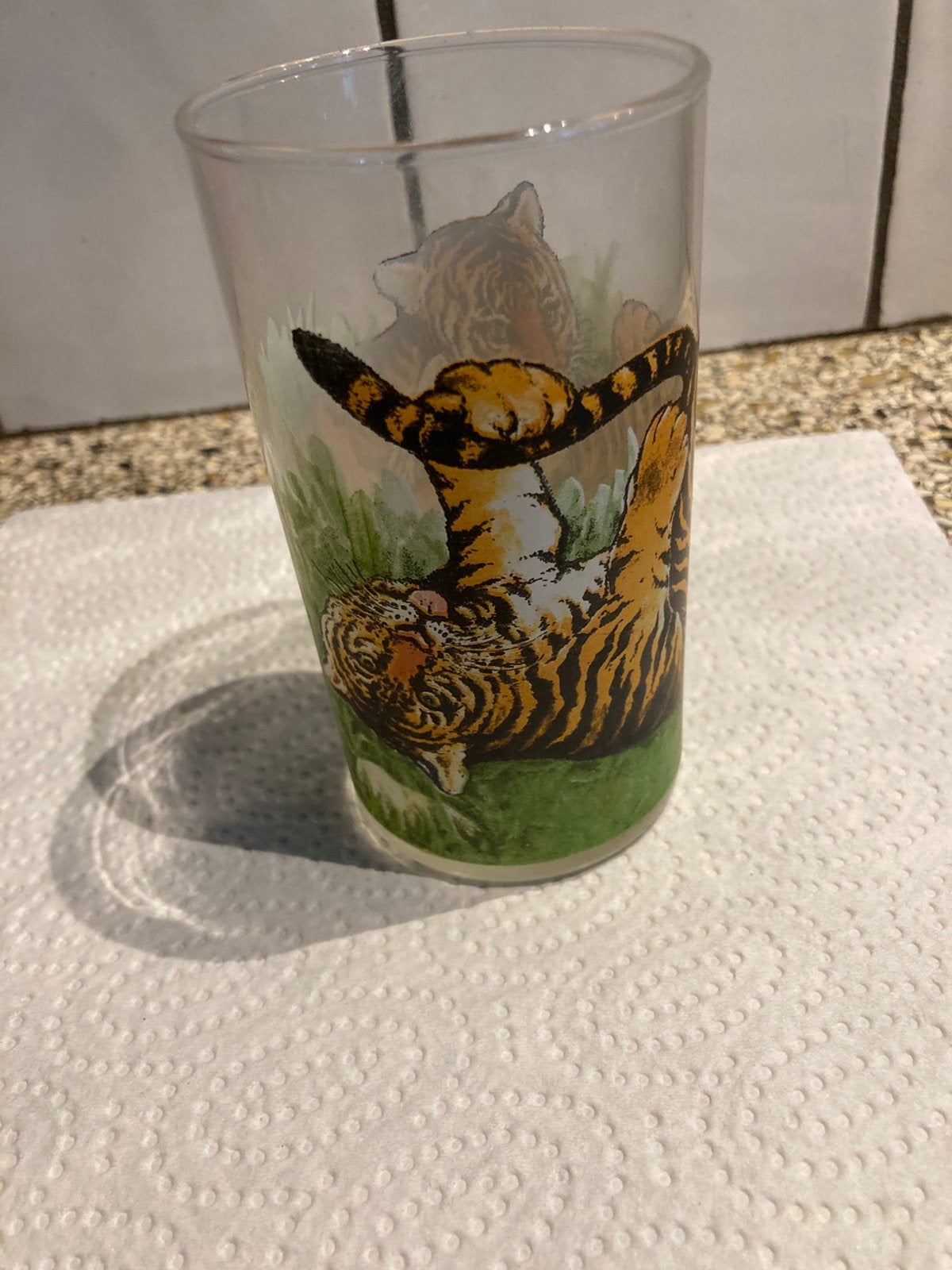 Glas tijgers, Ophalen of Verzenden, Zo goed als nieuw