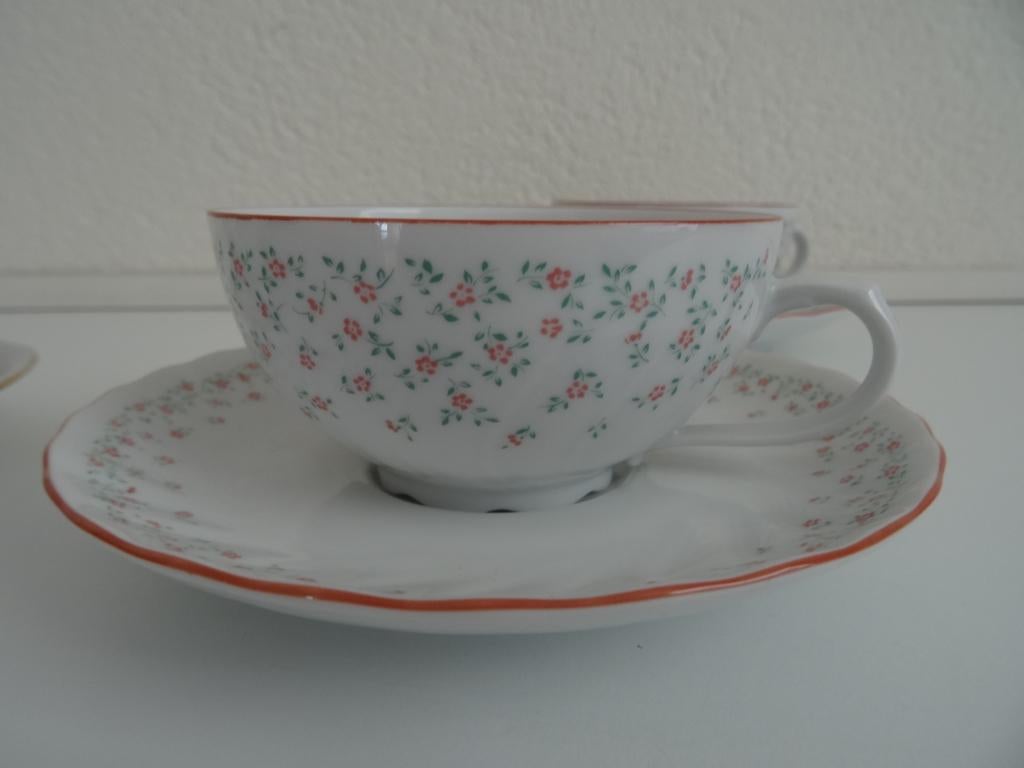 4 romantische thee kopjes voor de high tea - wit roze, Verzenden, Zo goed als nieuw, Overige stijlen, Kop(pen) en/of Schotel(s)