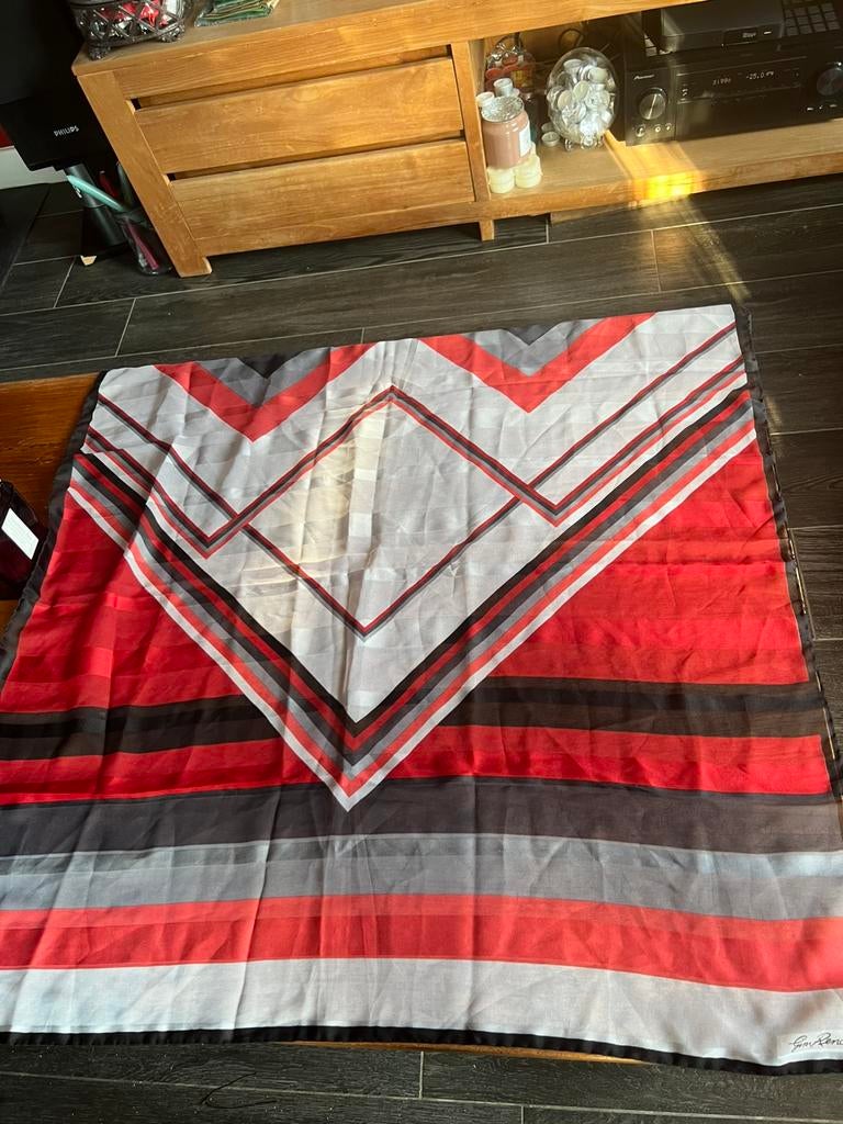 Sjaal polyester met streepjespatroon in rood, zwart en wit, Kleding | Dames, Verzenden, Gedragen, Sjaal
