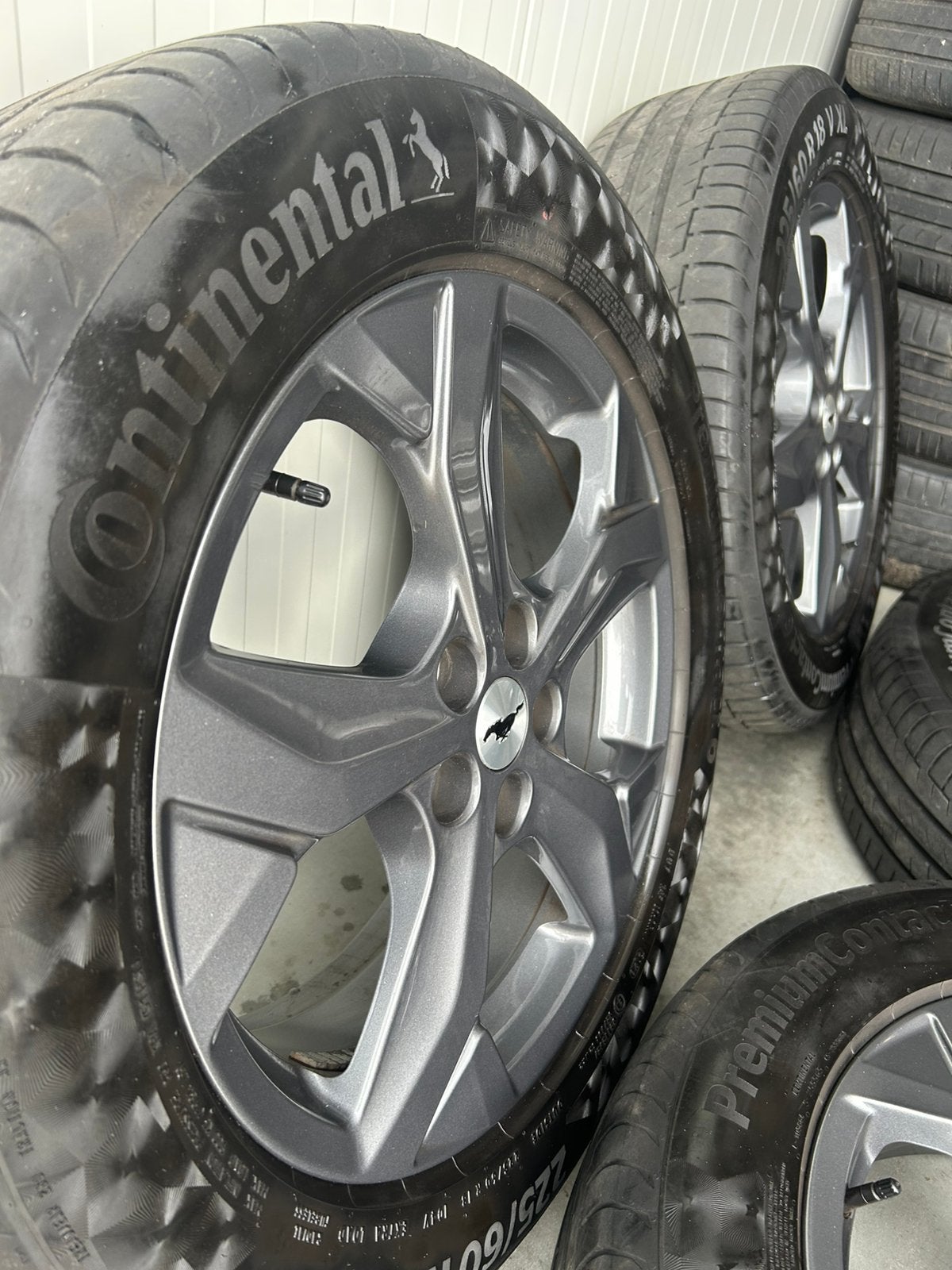 Foto 7 van Originele Ford Kuga Mach-E 5x108 18 Inch Zomer