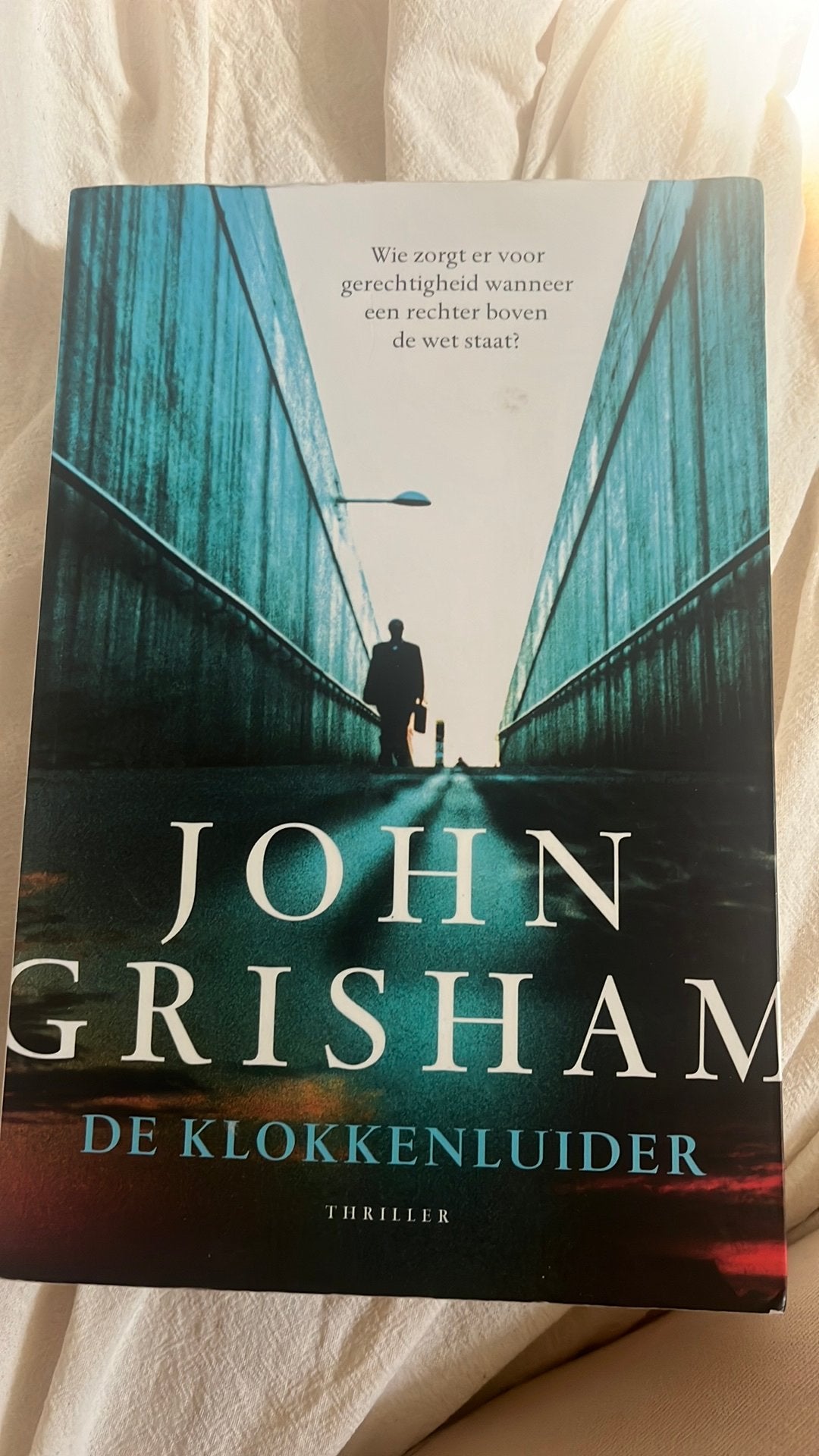 John Grisham - De klokkenluider, Ophalen of Verzenden, Zo goed als nieuw