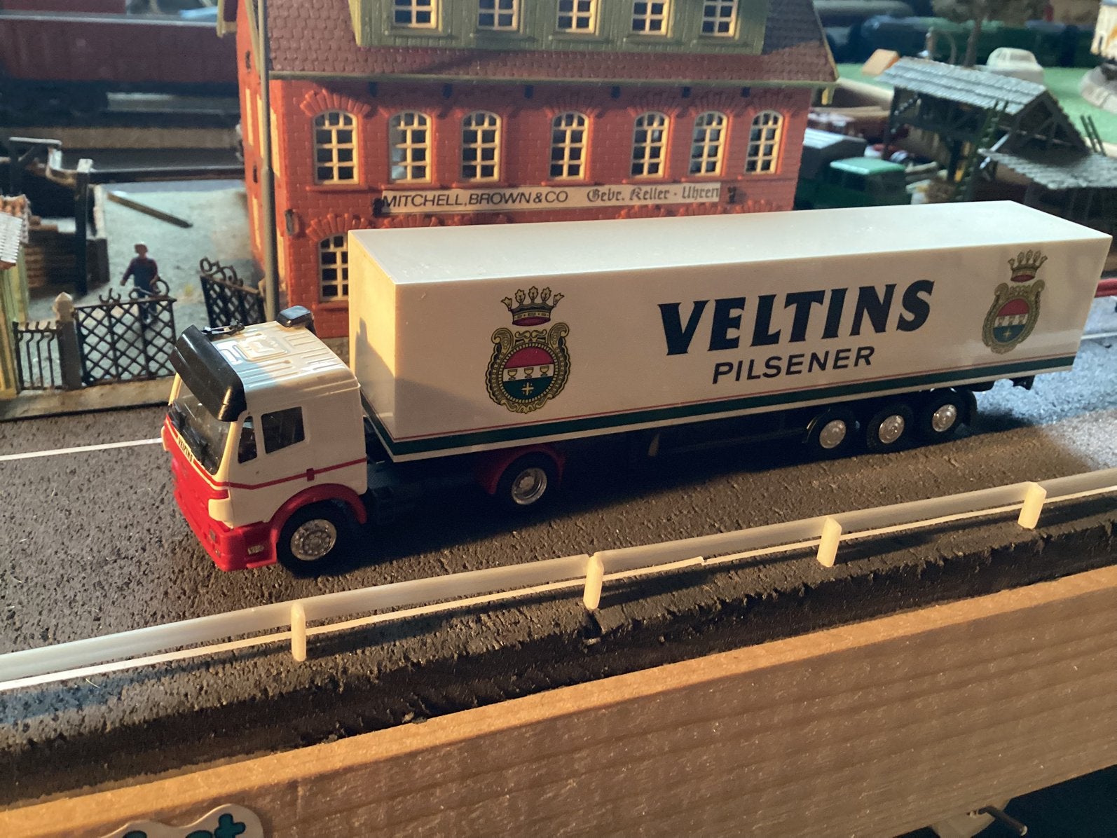 Mercedes bierwagen van Herpa, Ophalen of Verzenden, Zo goed als nieuw, Bus of Vrachtwagen, Herpa