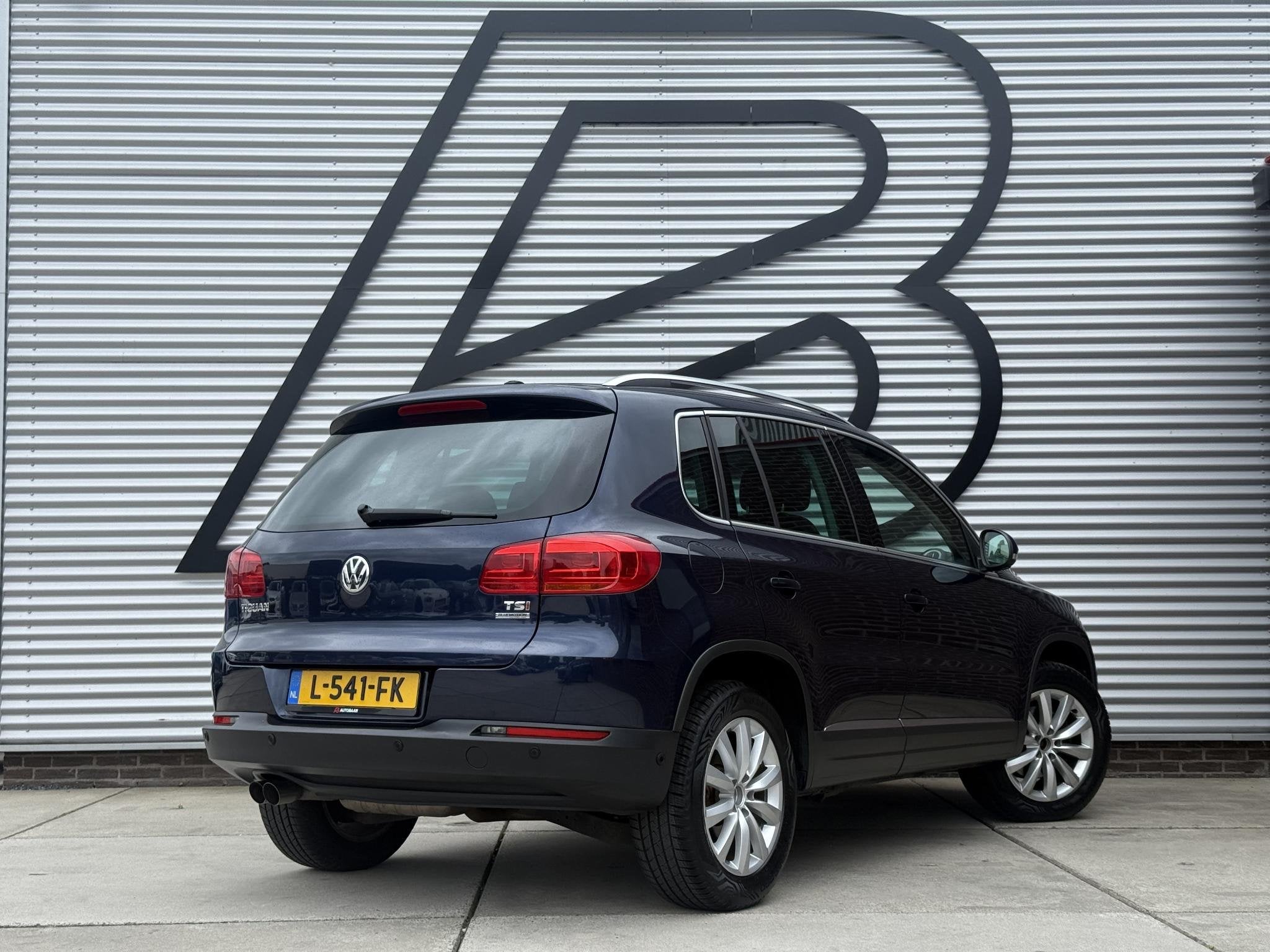 Volkswagen Tiguan 1.4 TSI Sport&Style 2e Eigenaar|Navi|Leder, Auto's, Voorwielaandrijving, Euro 5, Gebruikt, Zwart