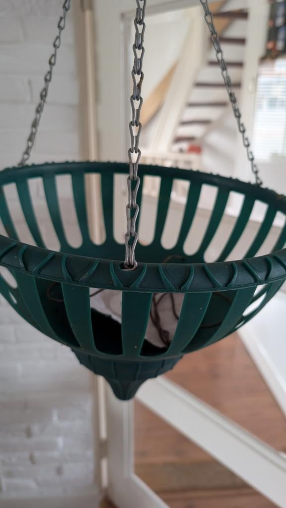 Groene hangende bloempot met ketting en waterreservoir., Kunststof, Gebruikt, Minder dan 30 cm, Minder dan 60 cm