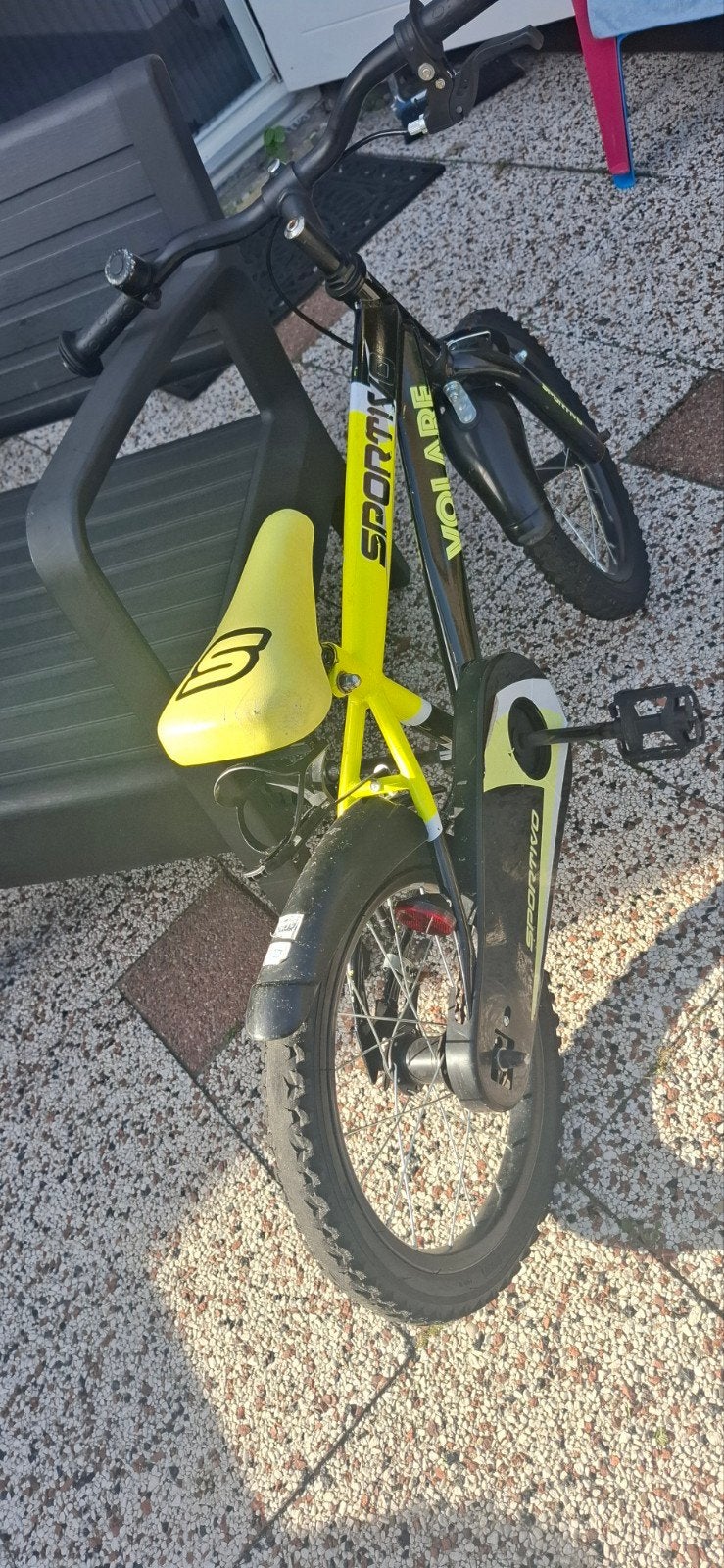 Volare Sportivo Kinderfiets 16 inch - Zwart/Geel, Fietsen en Brommers, Ophalen, Zijwieltjes, Velgrem, Volare