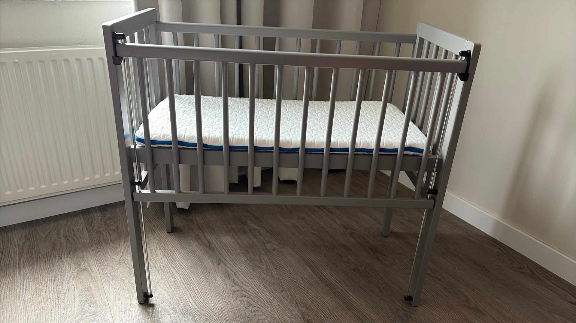Co-sleeper/wiegje Petit Amélie incl. Aerosleep matras, Kinderen en Baby's, Babywiegjes en Ledikanten, Ophalen, Zo goed als nieuw