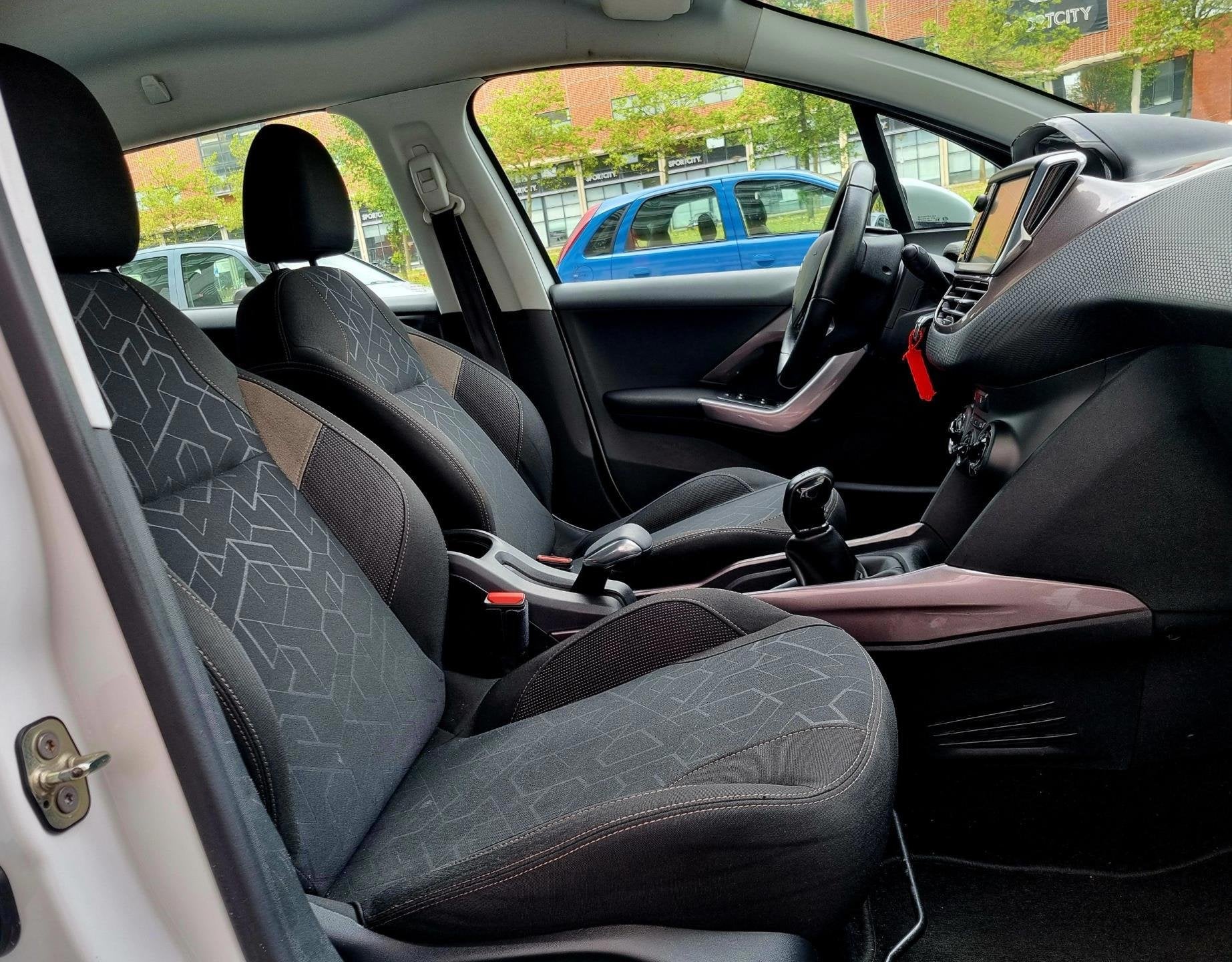 Foto 7 van Peugeot 2008 1.2 VTi Active Navi Airco