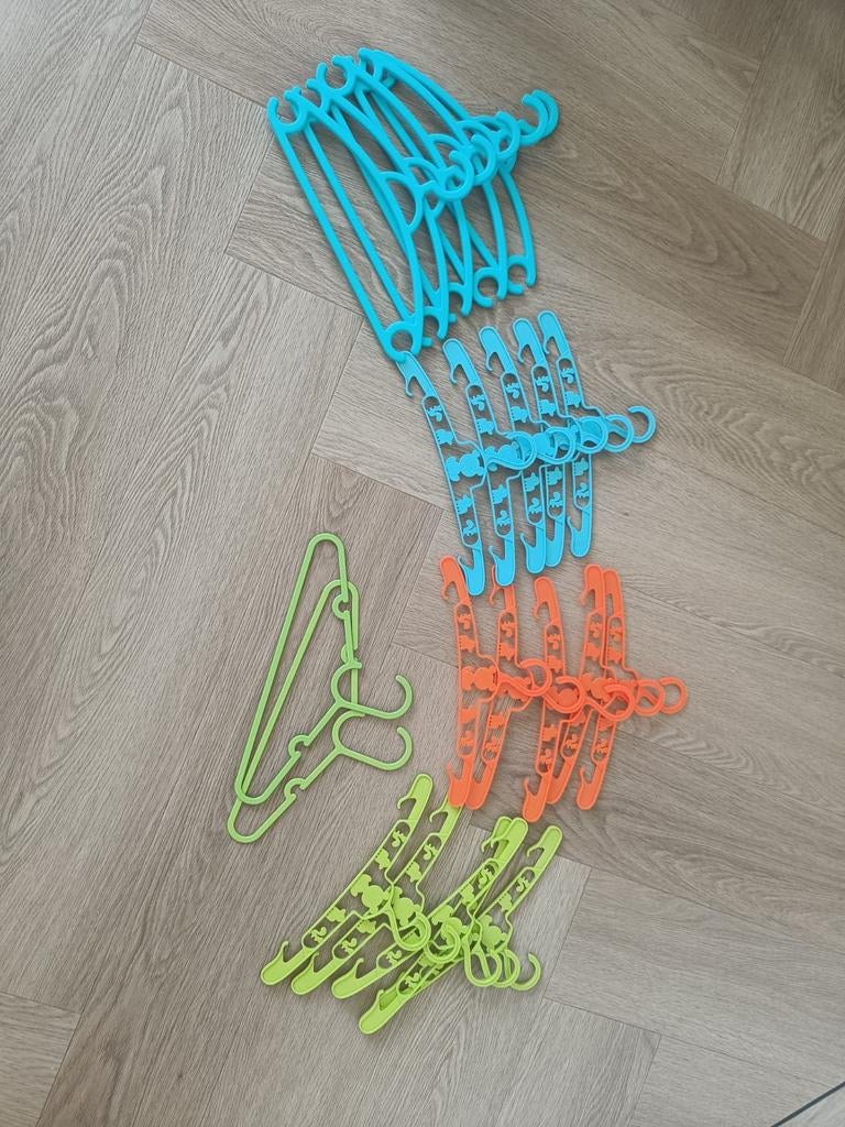 22 kledinghangers voor baby en kinderkleding, Ophalen of Verzenden, 50 tot 70 cm, 105 cm of meer