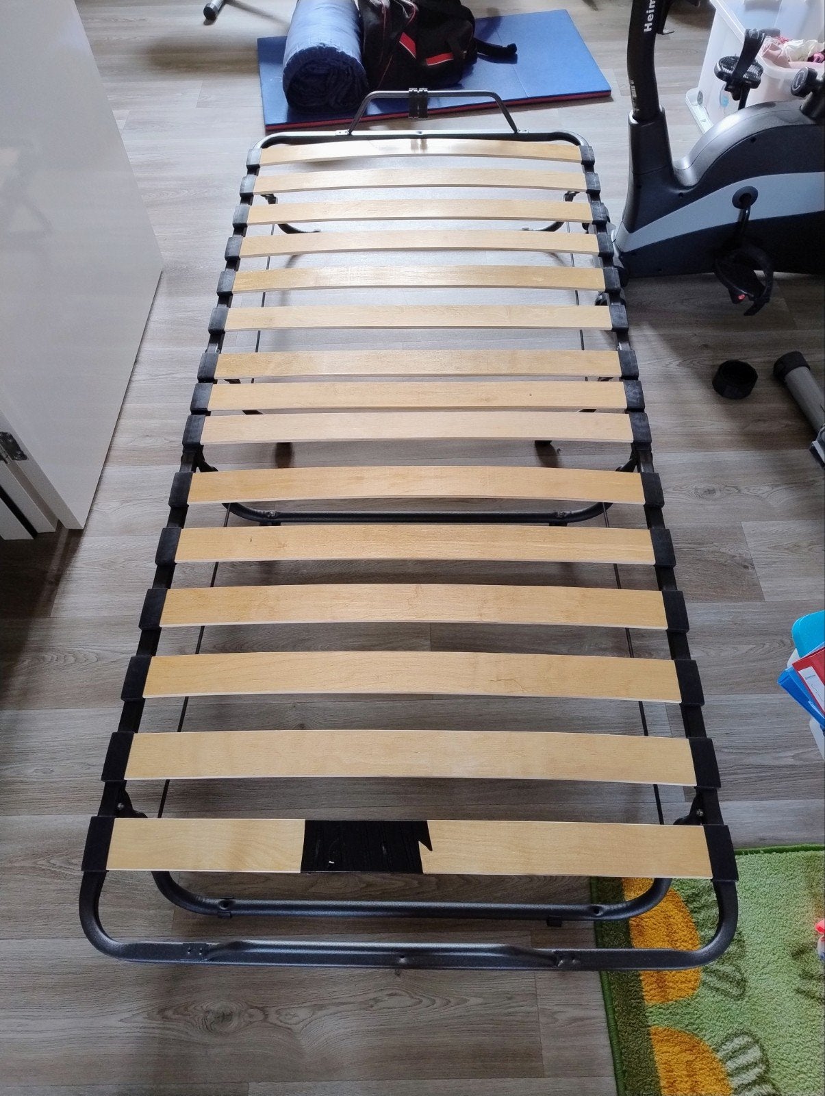 Opklapbaar logeerbed met lattenbodem, Gebruikt, Eenpersoons, Zwart, 80 cm