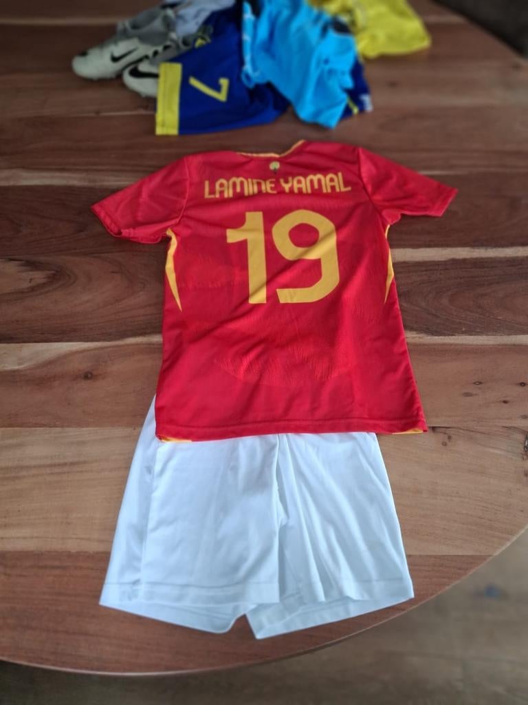 Voetbal tenue Spanje Yamal. Maat 134, Maat XS of kleiner, Ophalen of Verzenden, Gebruikt, Set