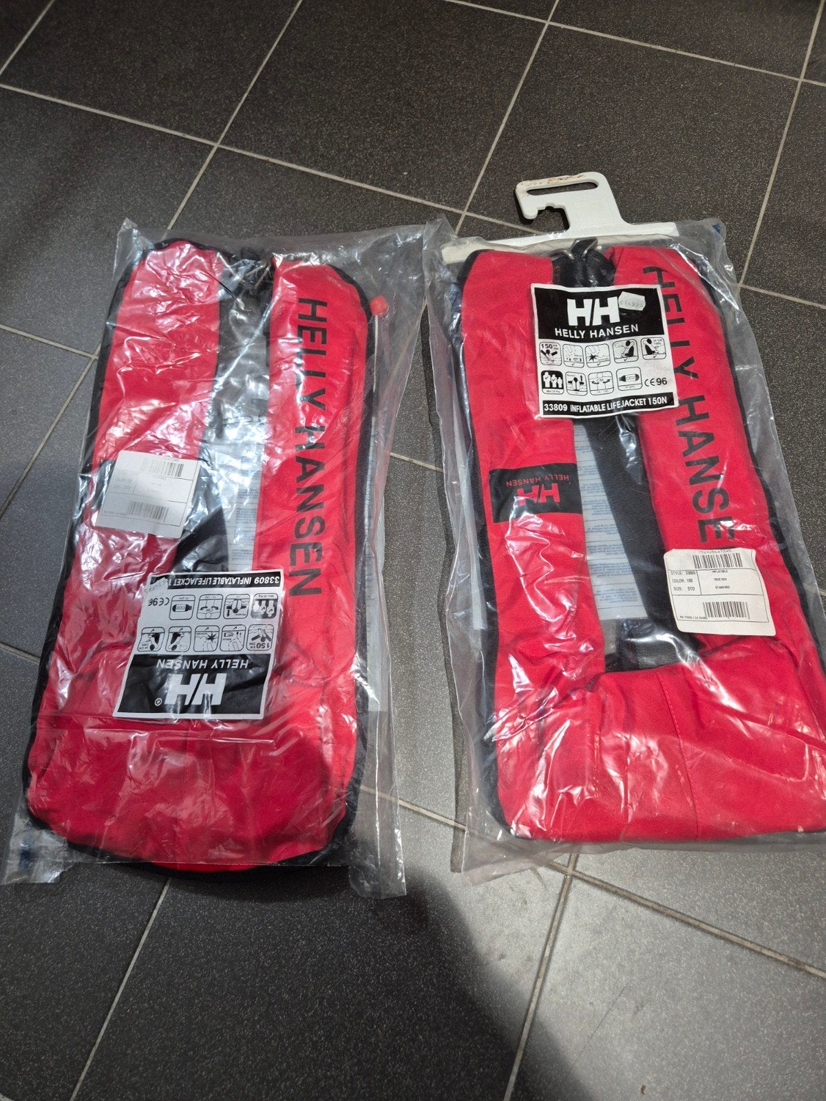 2x helly hansen reddingsvest inflatable lifejacket 150N, Watersport en Boten, Kind, Onbekend, Ophalen of Verzenden, Zo goed als nieuw