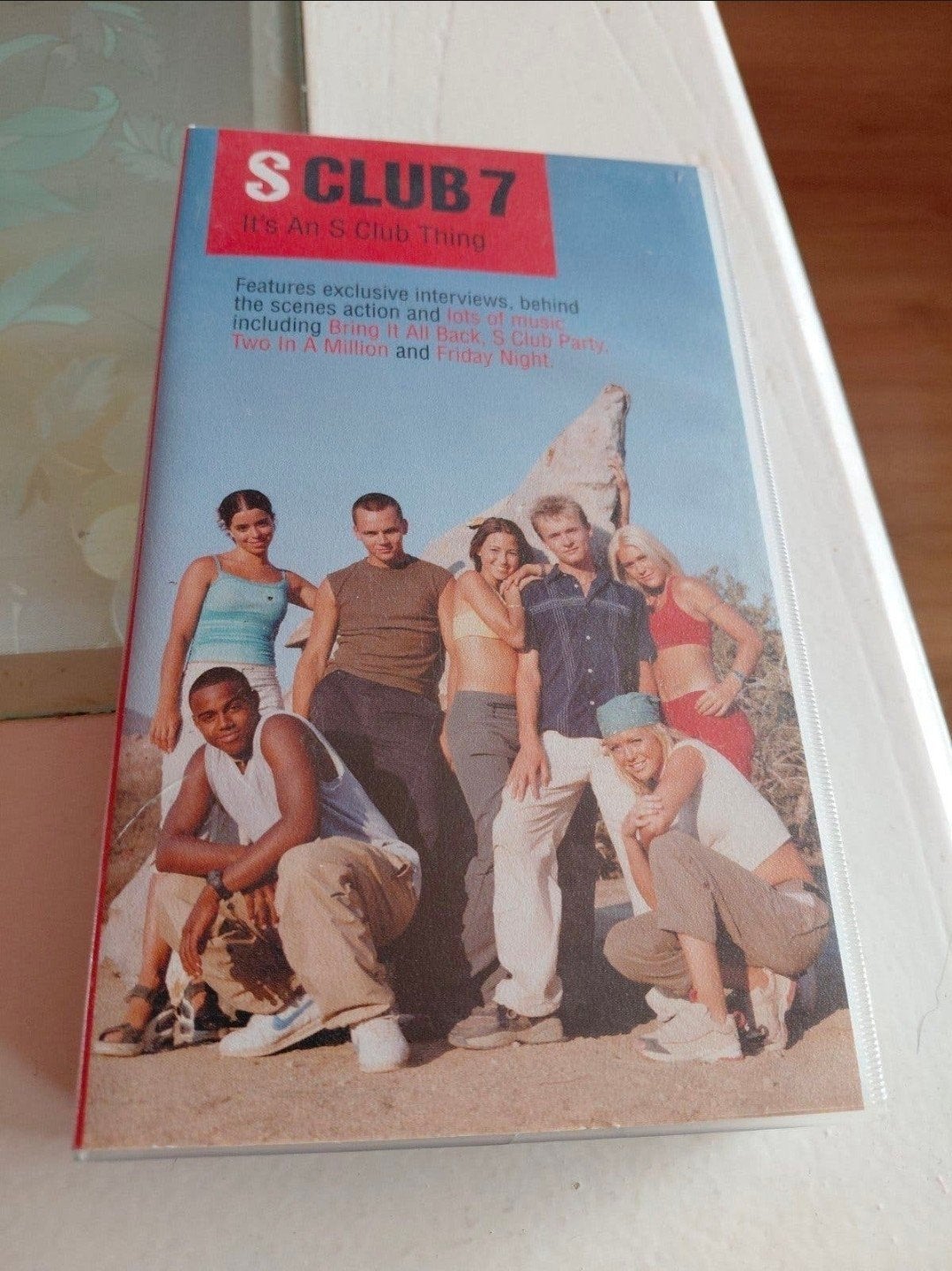 S Club 7 - It's An S Club Thing videoband., Gebruikt, Alle leeftijden, Muziek en Concerten, Ophalen of Verzenden