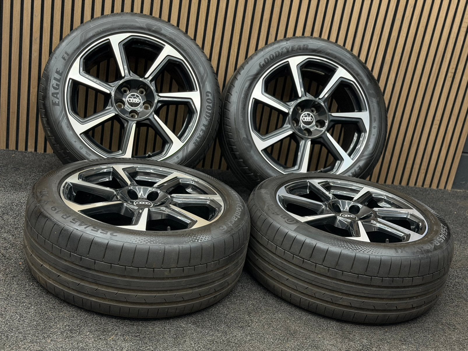 Originele 19 inch Audi Sport Q3 5x112 ET38 255/45/19 ZOMER!, Auto-onderdelen, 255 mm, ., Banden en Velgen, .